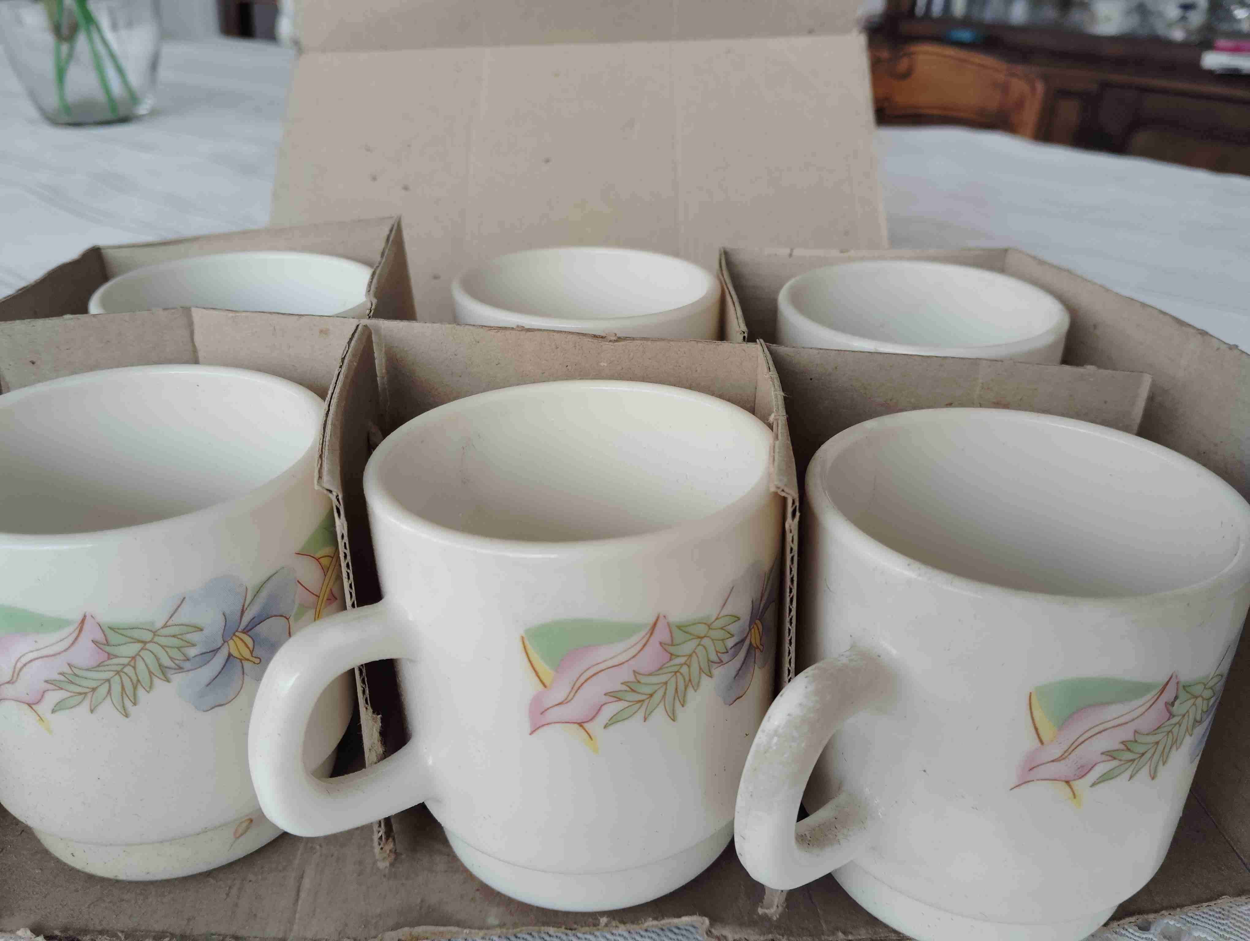 Juego de tazas con diseño floral - miniatura 1