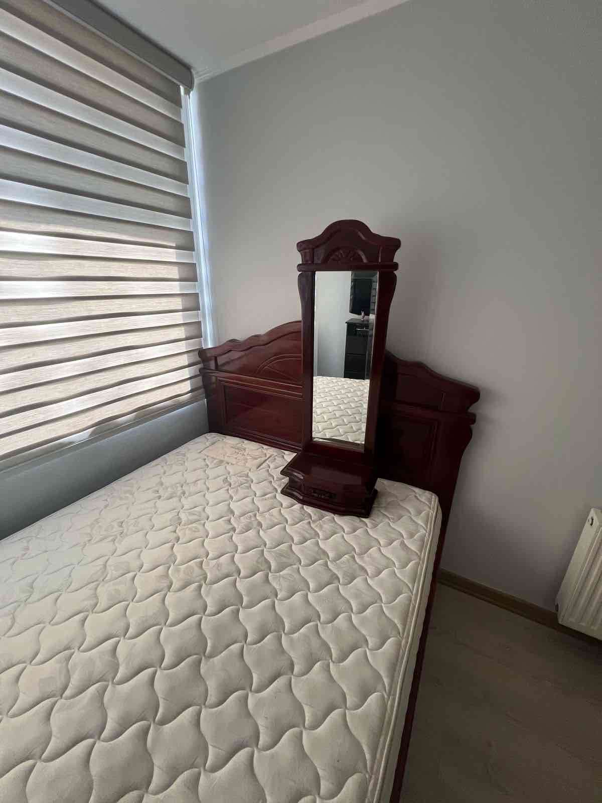 Cama dos plazas con colchón y tocador de madera - 5