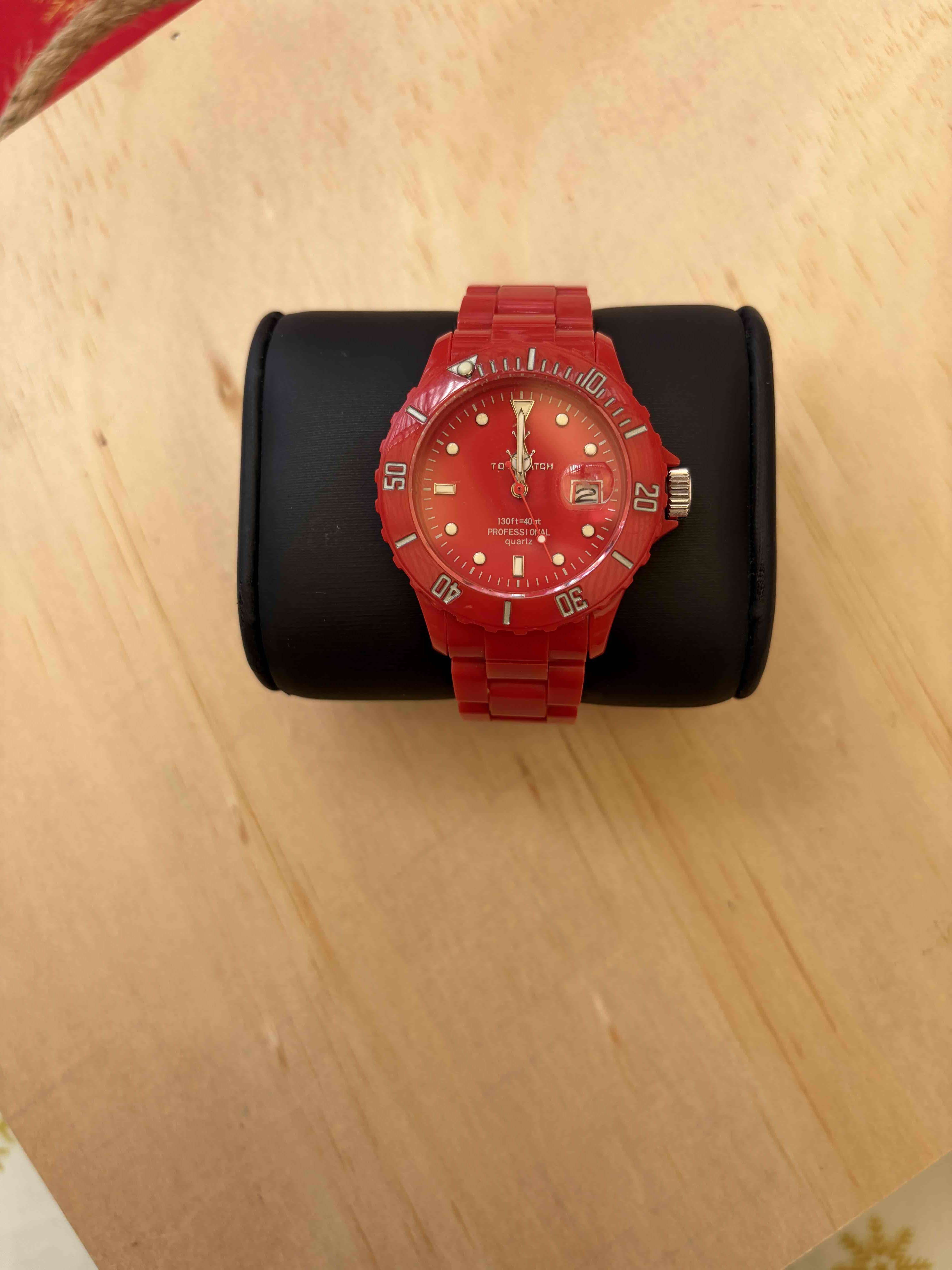 Reloj rojo deportivo - miniatura 1