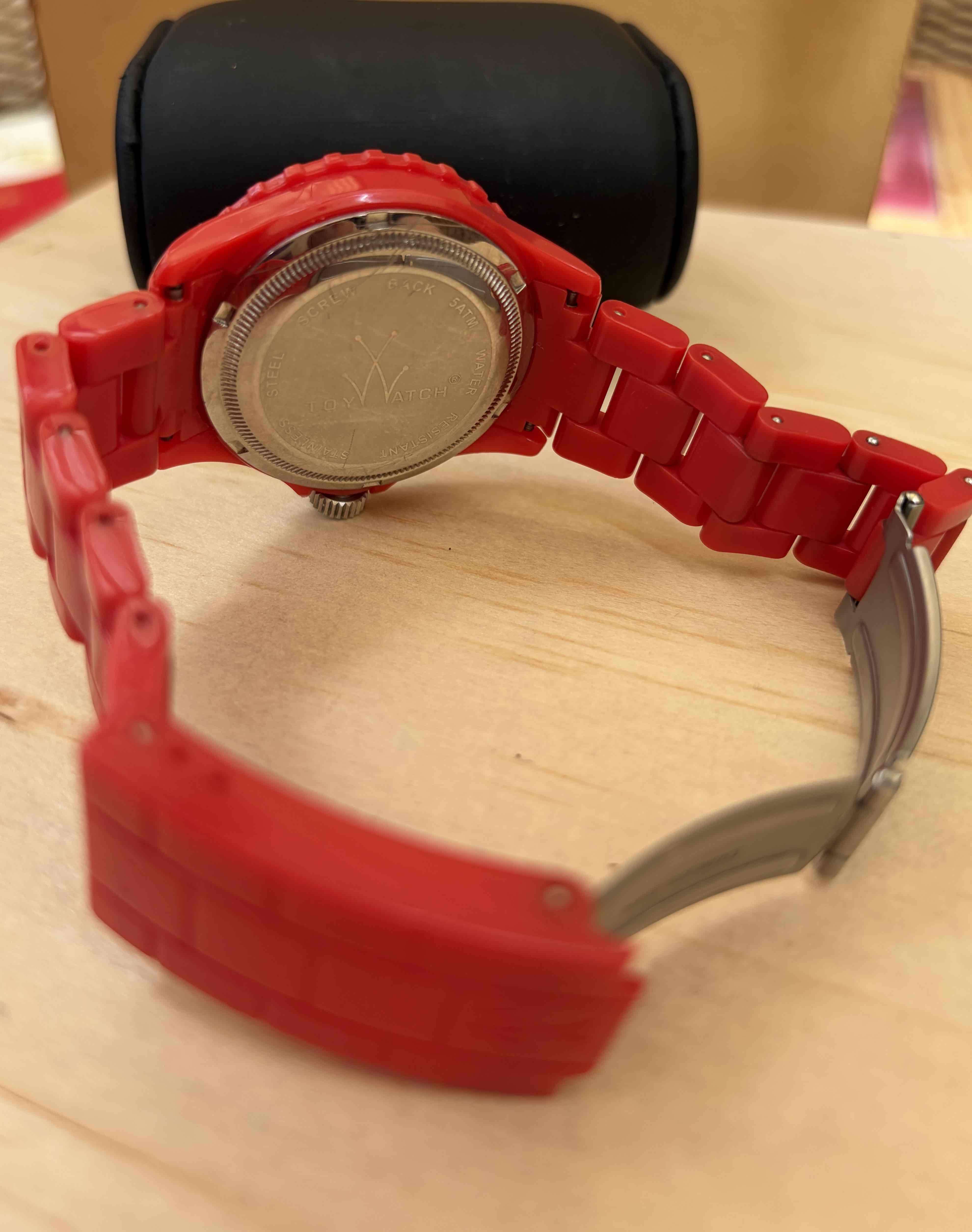 Reloj rojo deportivo - miniatura 2