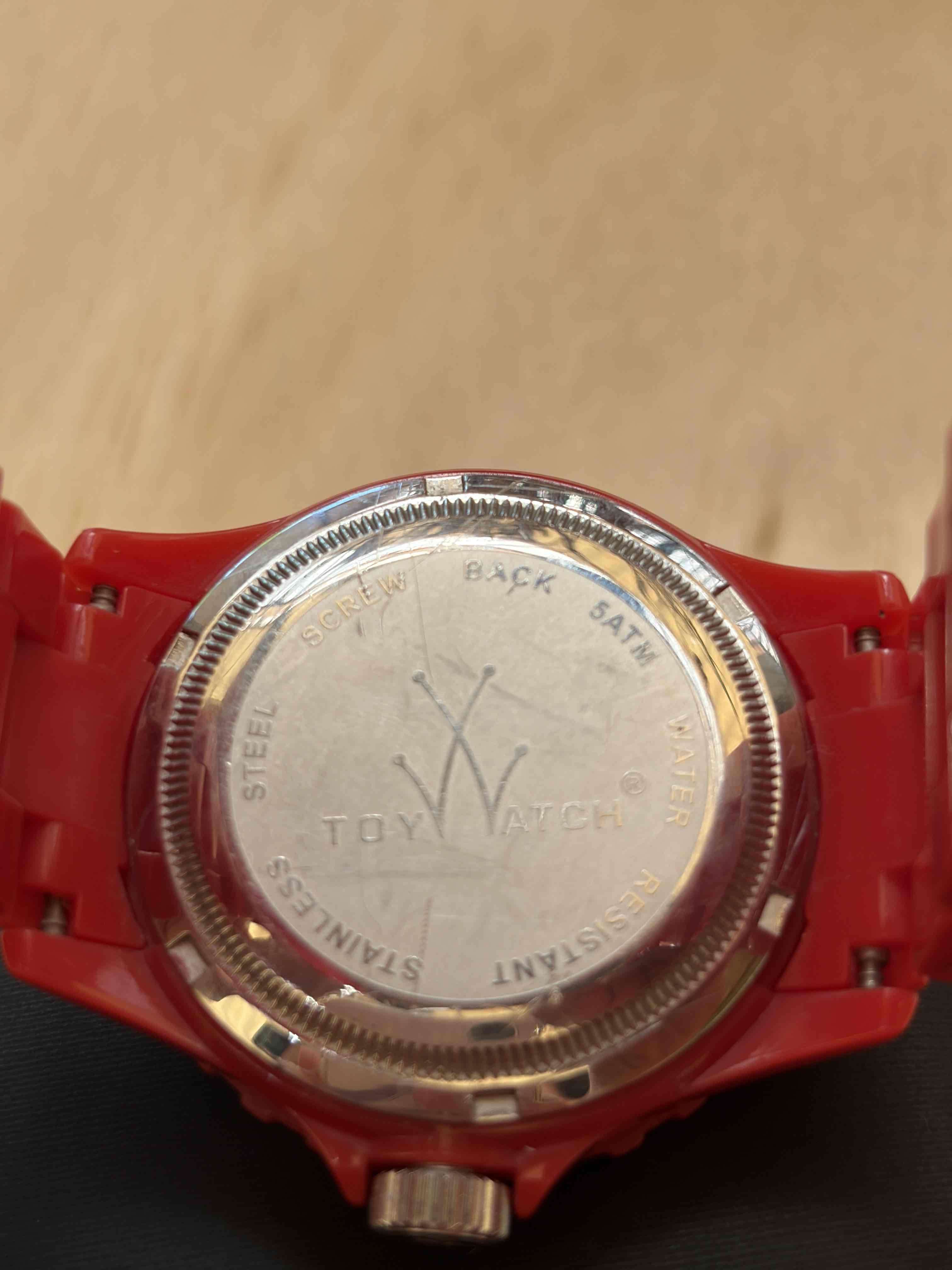 Reloj rojo deportivo - miniatura 3