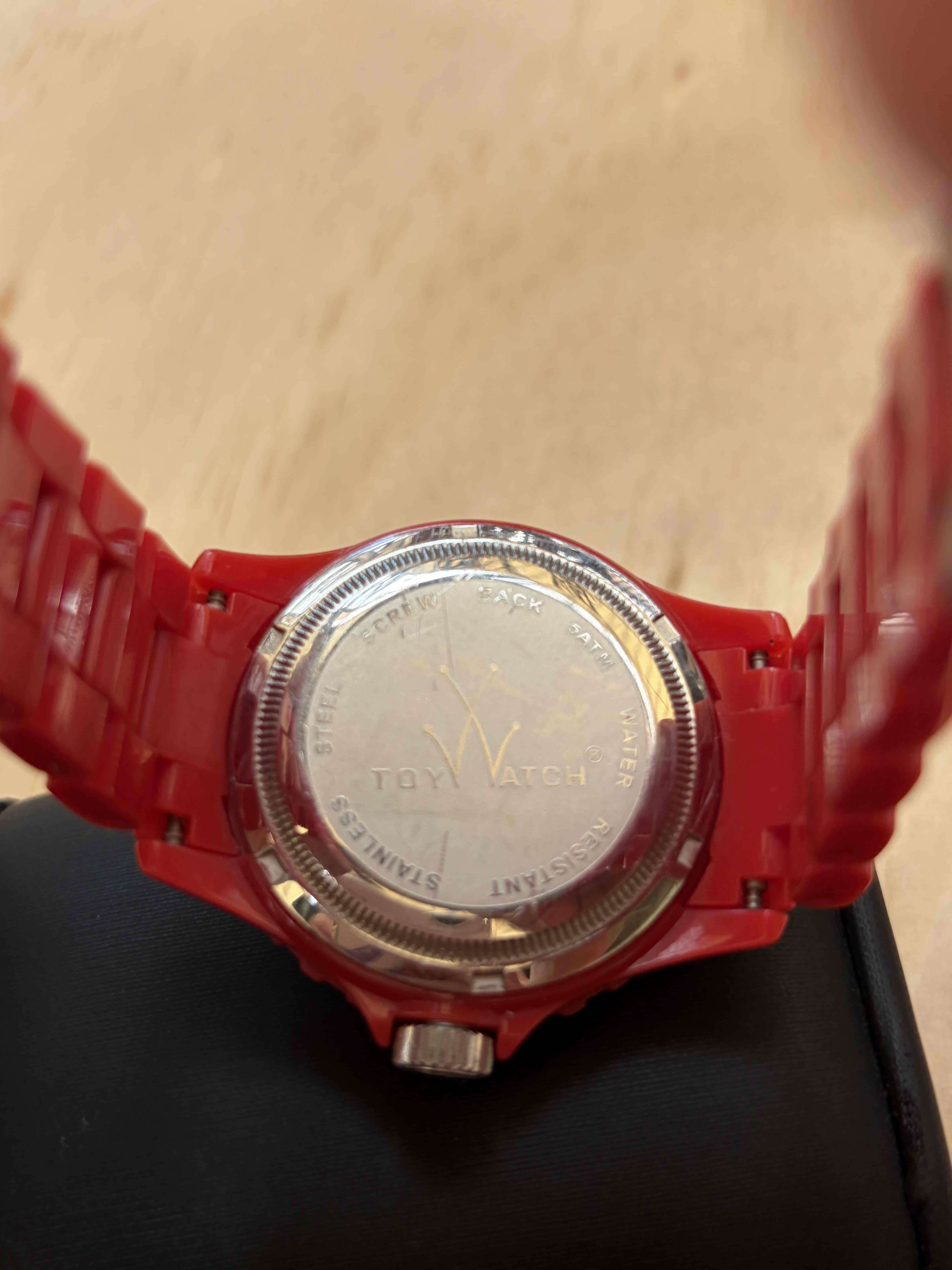 Reloj rojo deportivo - miniatura 4
