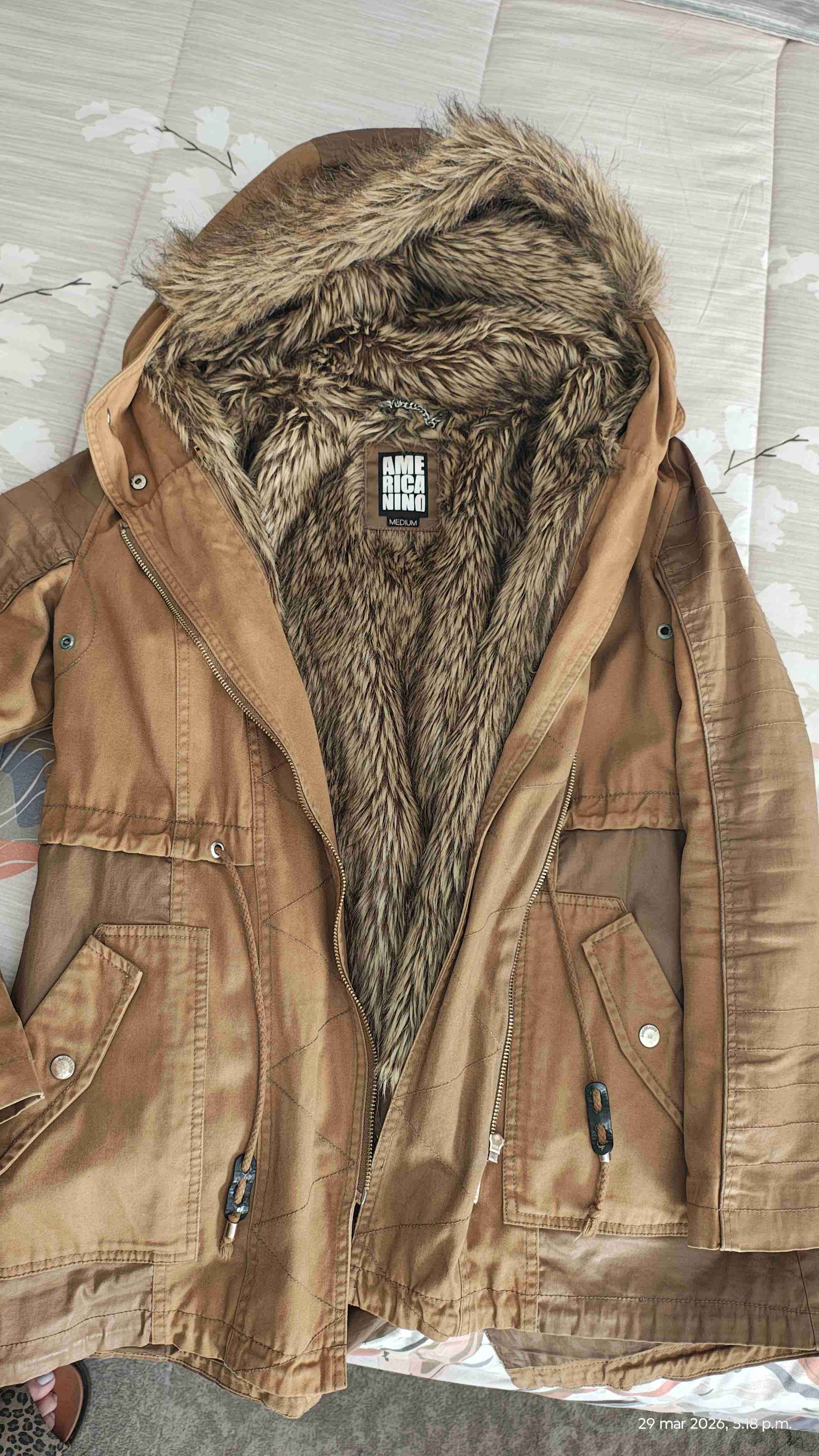 Parka café con interior peludo