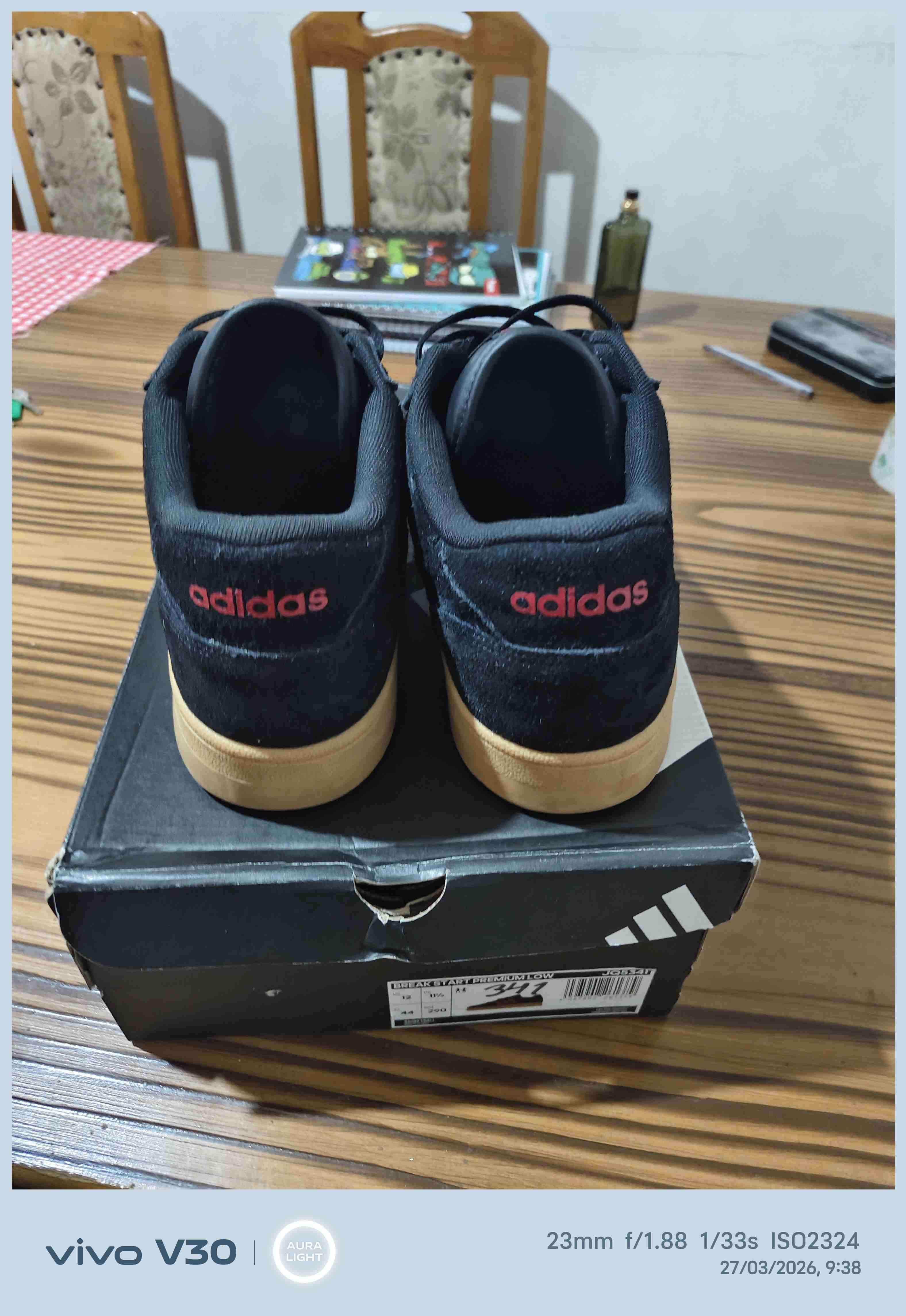 Zapatillas negras y rojas Adidas - miniatura 3