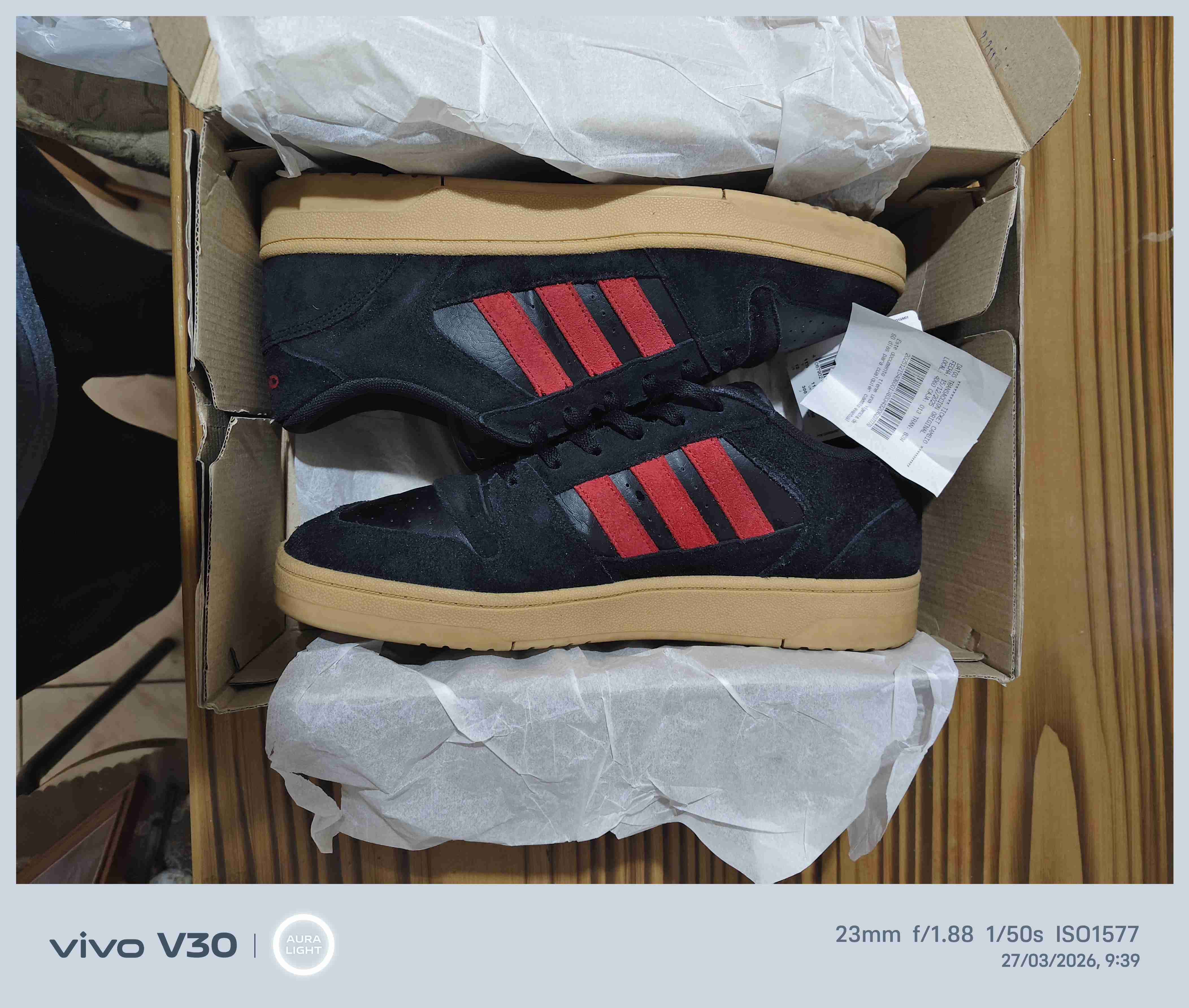 Zapatillas negras y rojas Adidas - miniatura 4