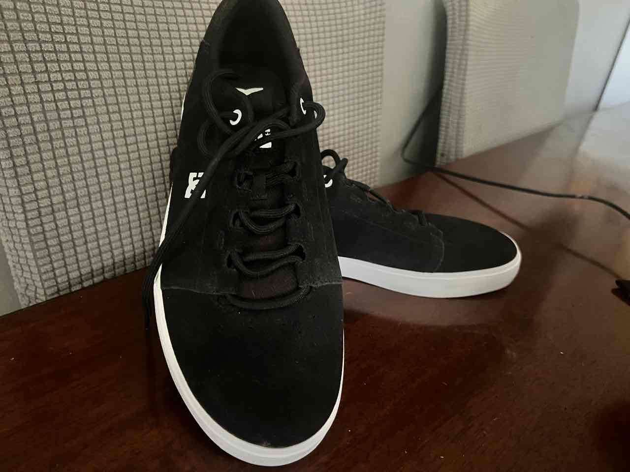 Zapatillas negras casuales - miniatura 1