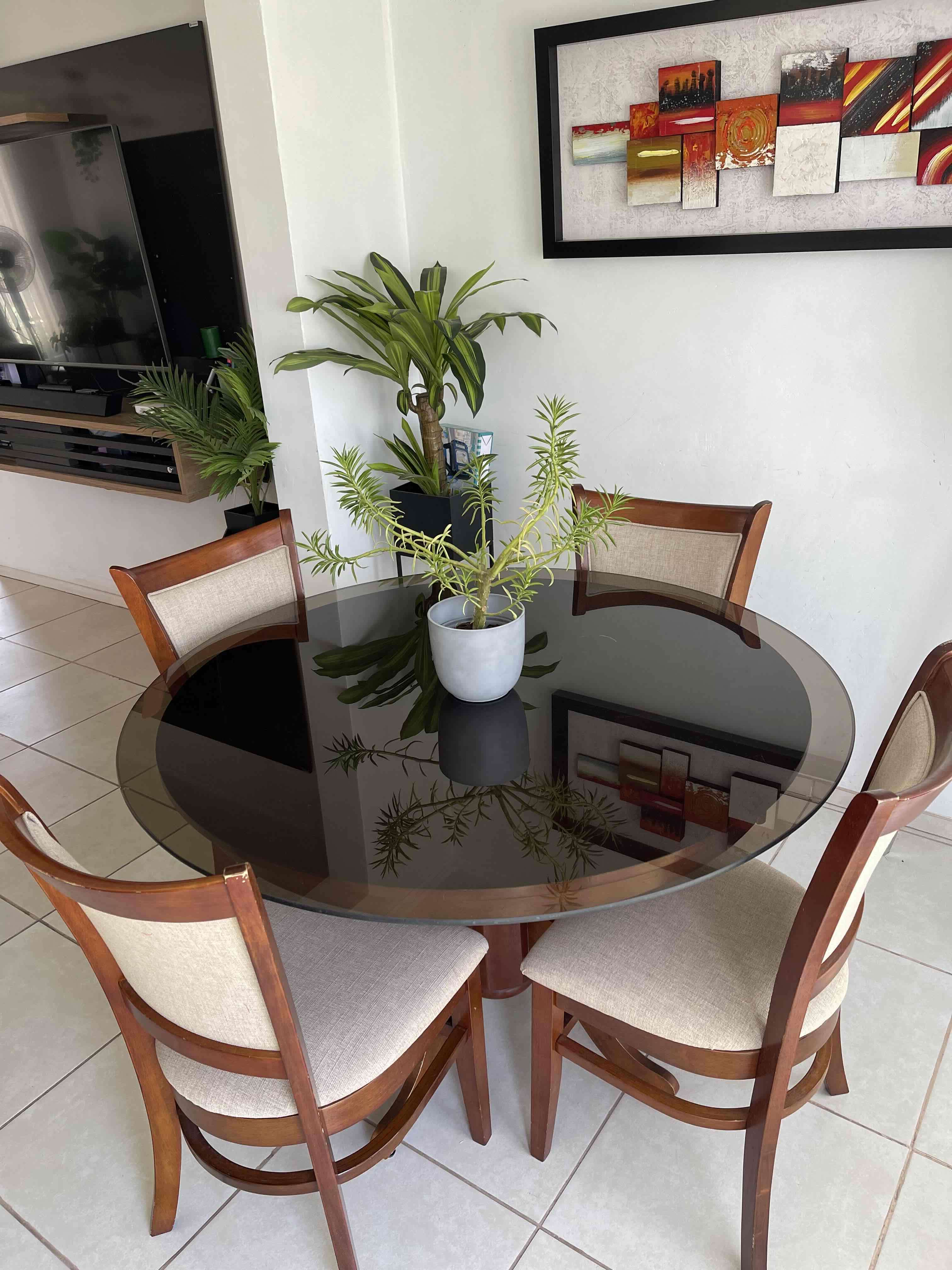 Mesa redonda marca CIC con 6 sillas - 3