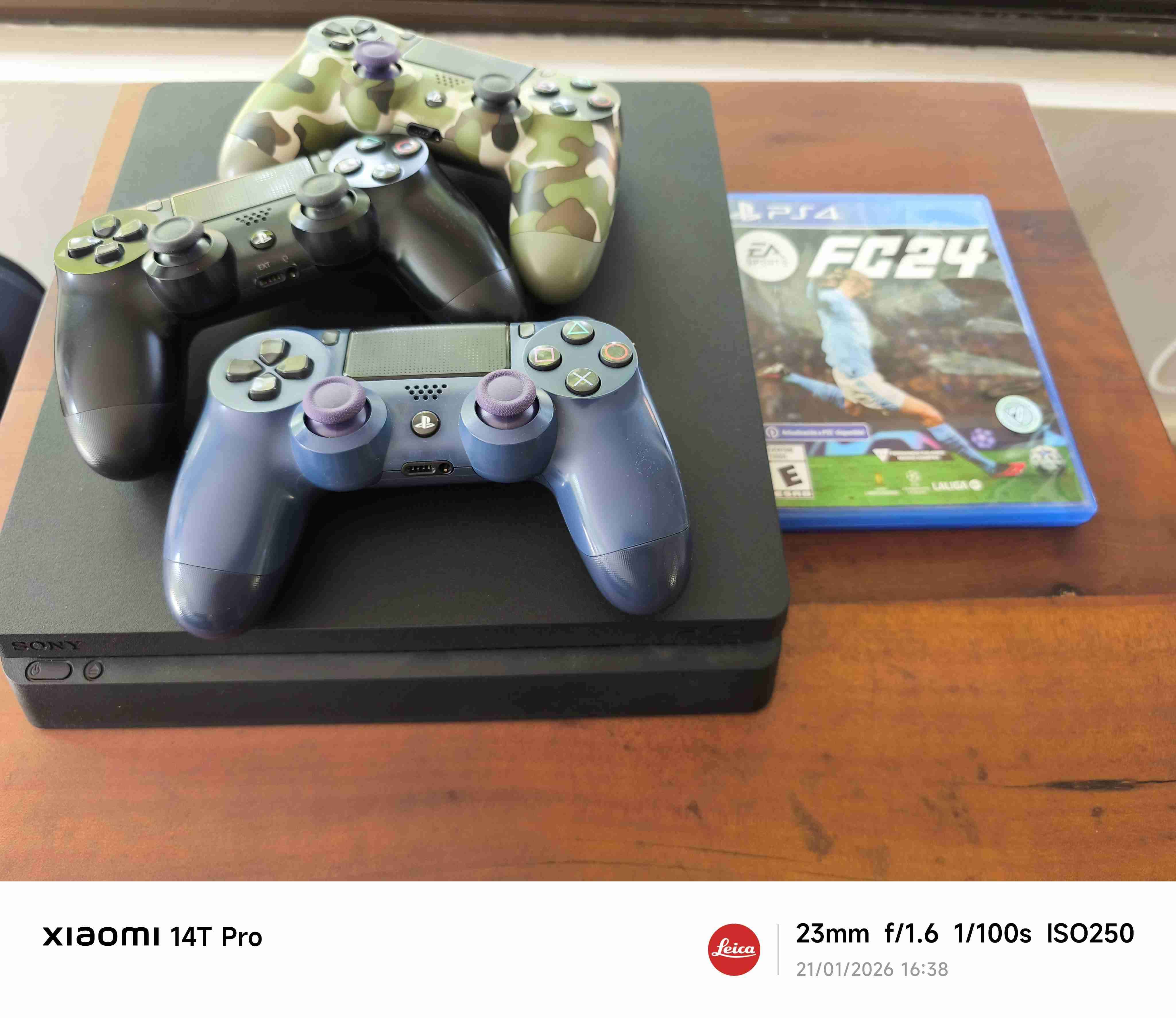 Playstation 4 slim 1 TB - 2