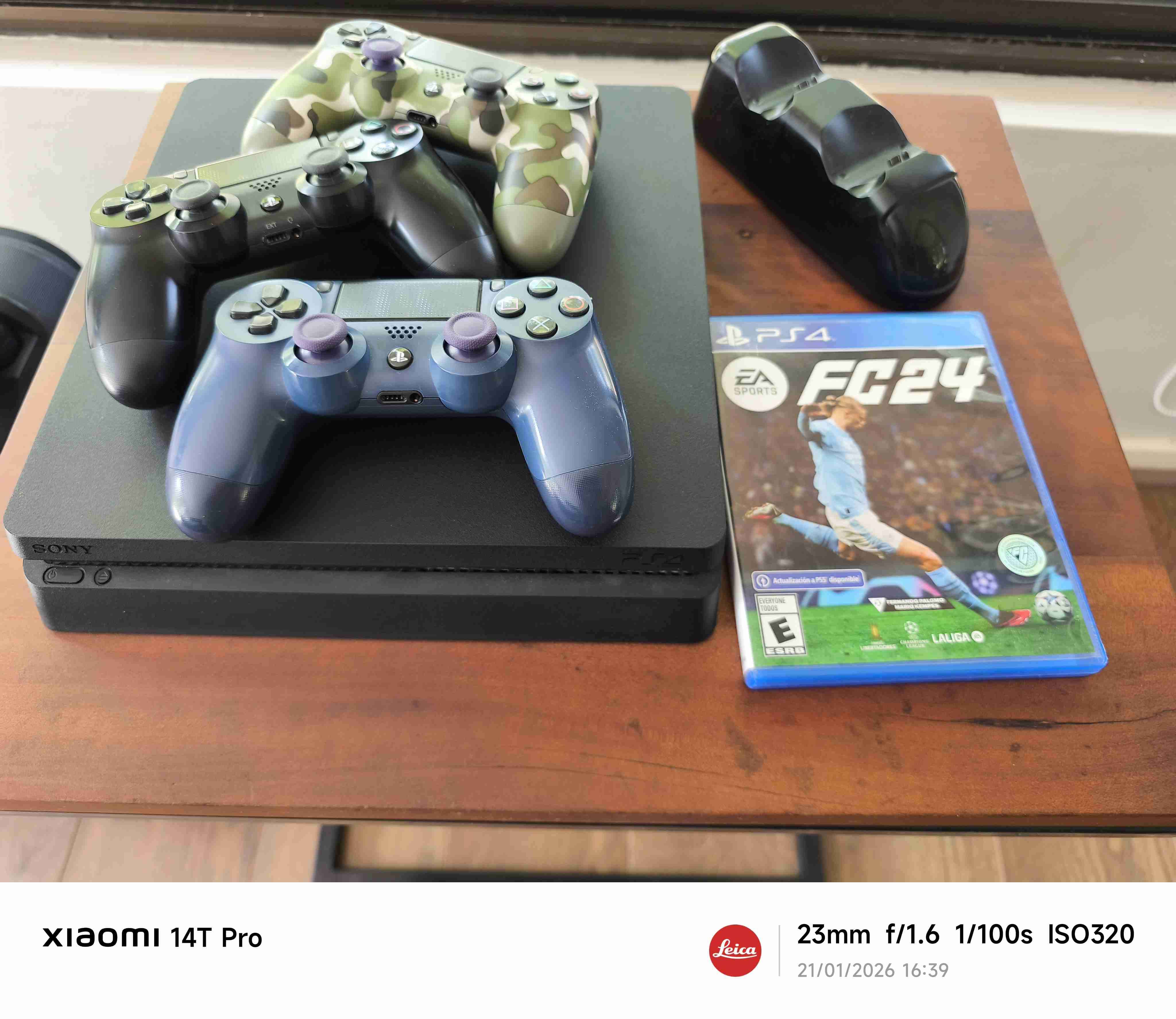 Playstation 4 slim 1 TB - 3