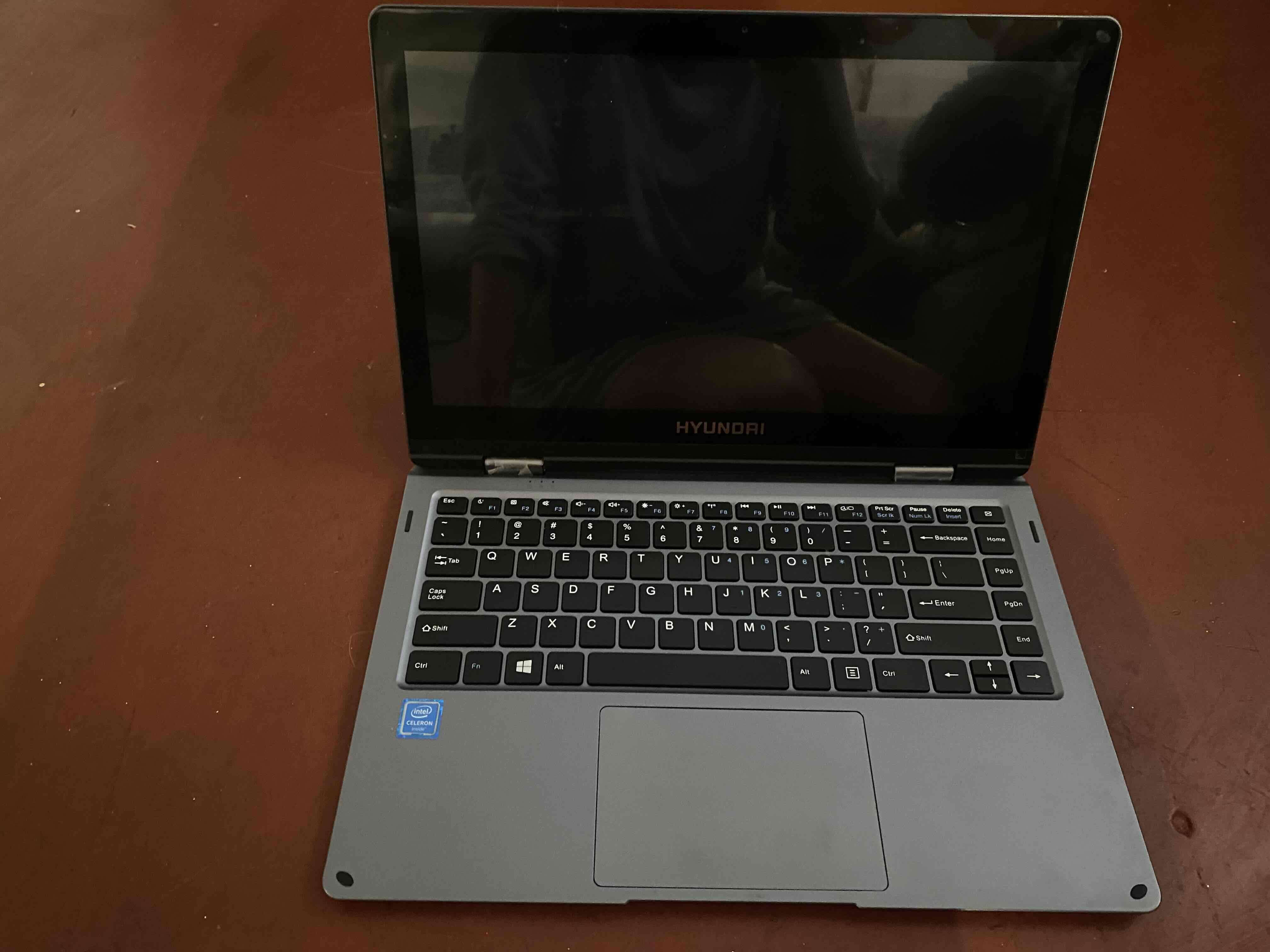 Notebook 2 en 1 Hyundai pantalla tactil - miniatura 2