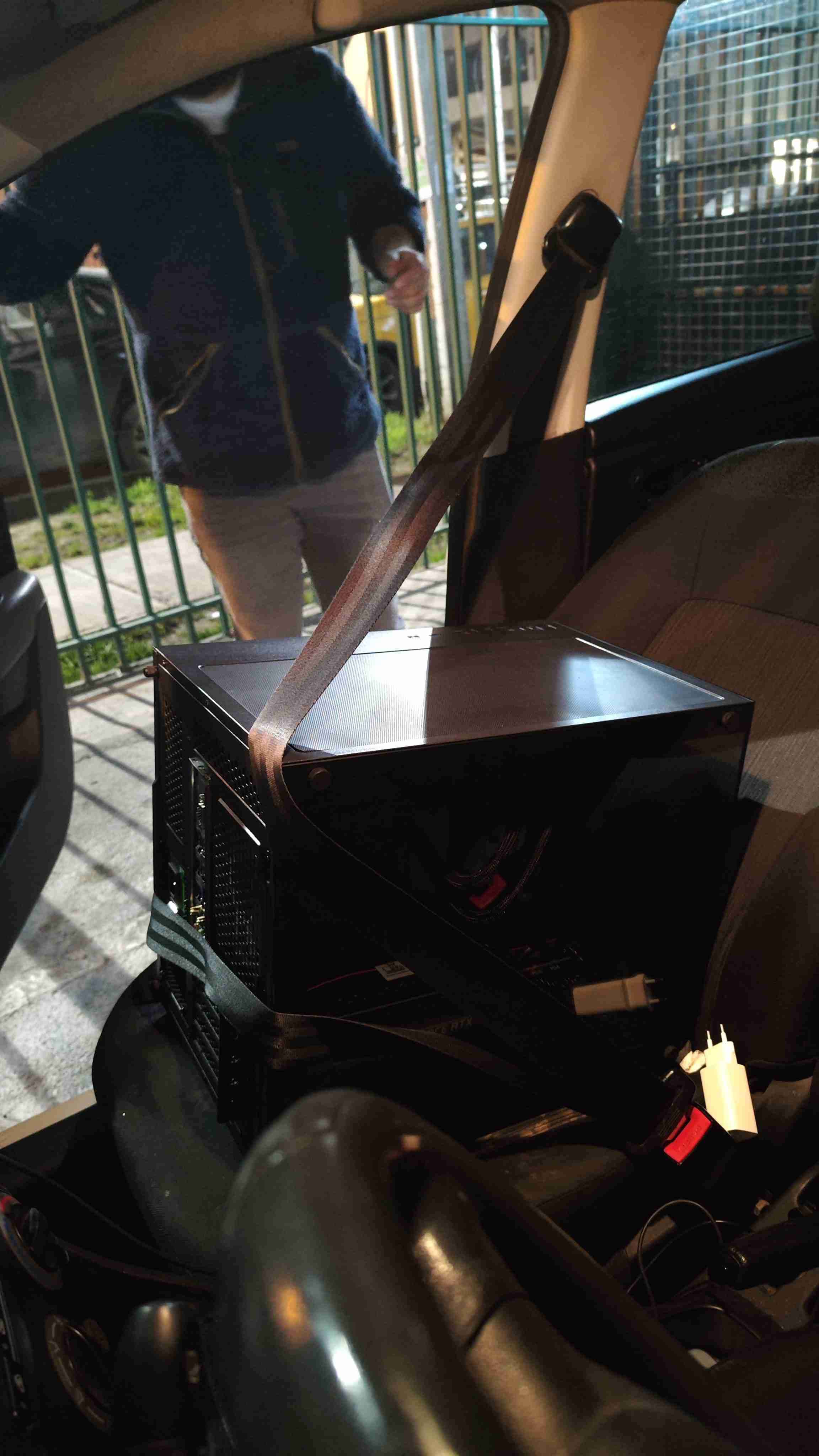 PC de escritorio gaming RGB - miniatura 5