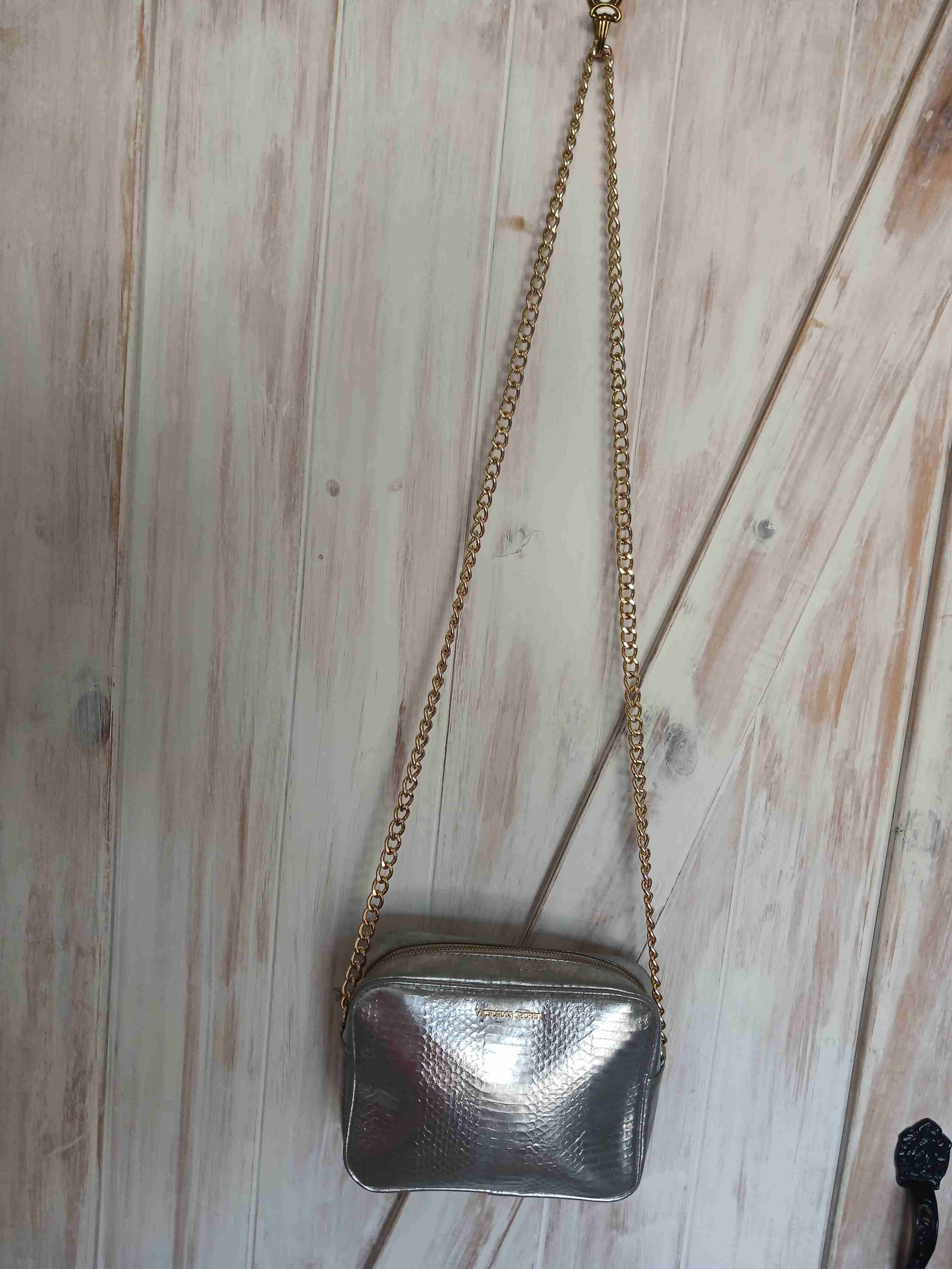 Cartera Victoria's Secret metálica - miniatura 2