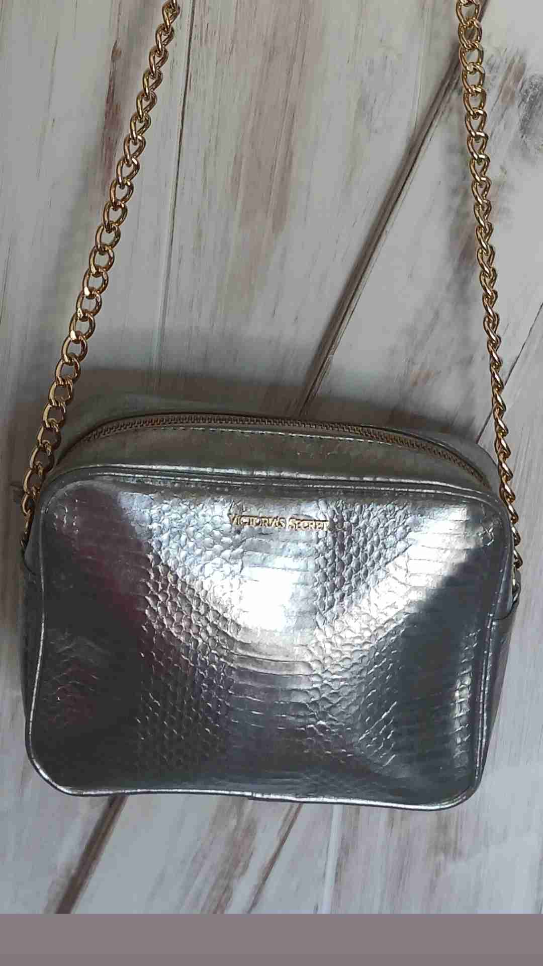 Cartera Victoria's Secret metálica - miniatura 4