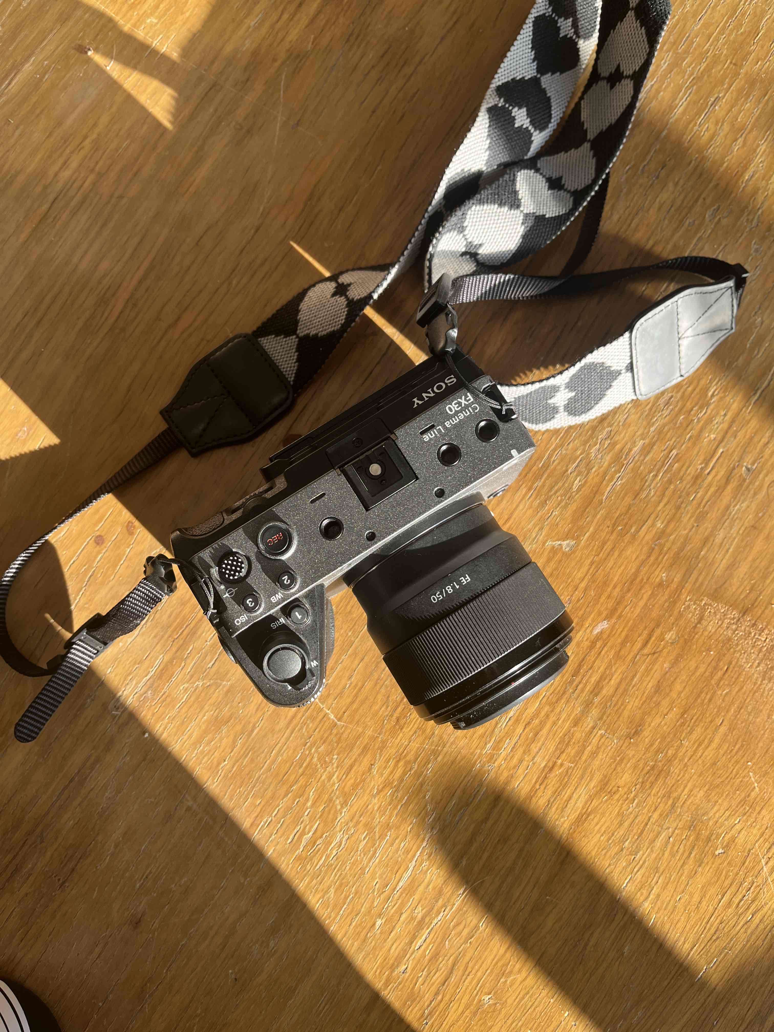 Cámara Sony FX30 lente 50mm 1.8 - miniatura 2