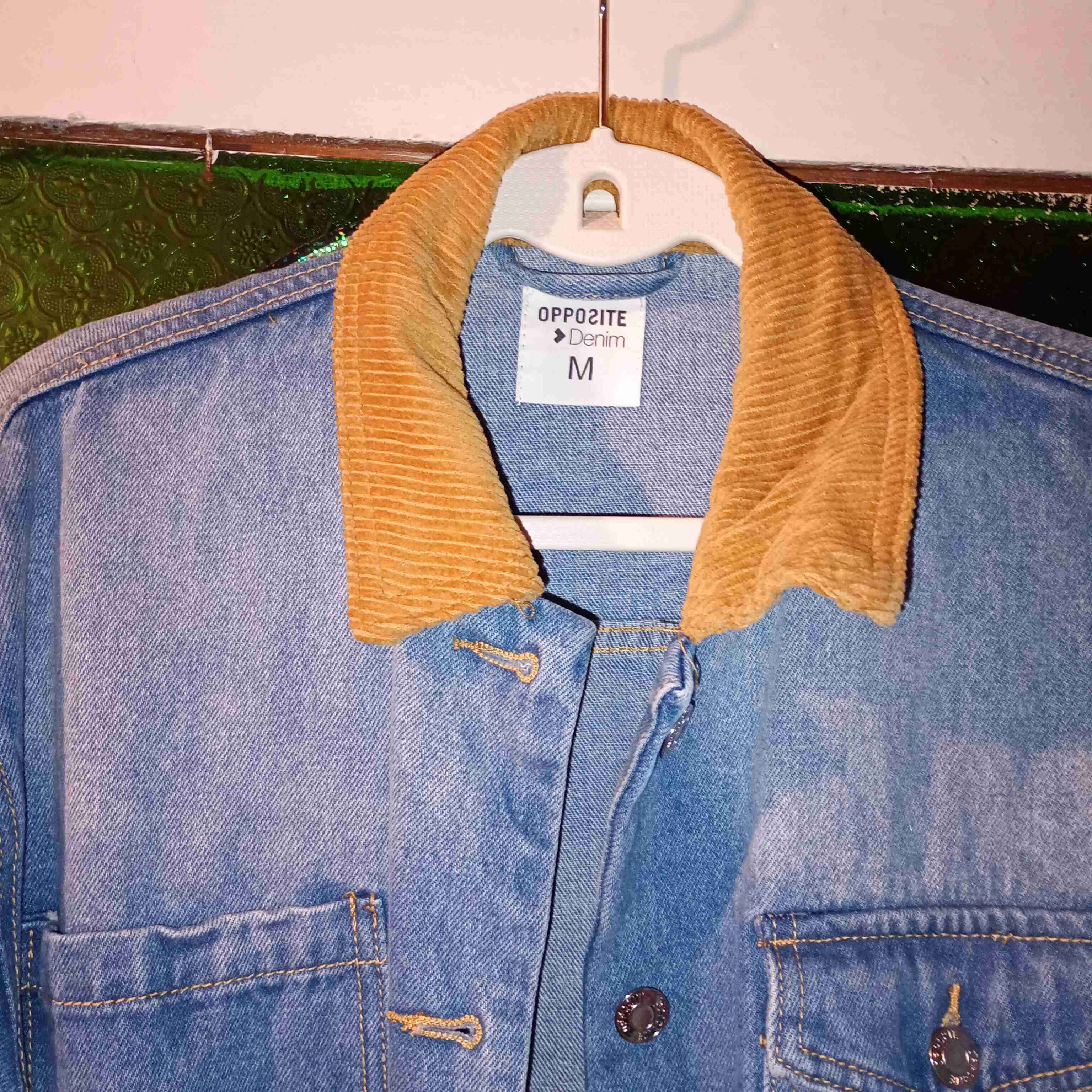 Chaqueta de mezclilla con cuello corderoy - miniatura 4