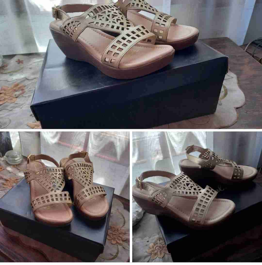 Sandalias beige con plataforma,