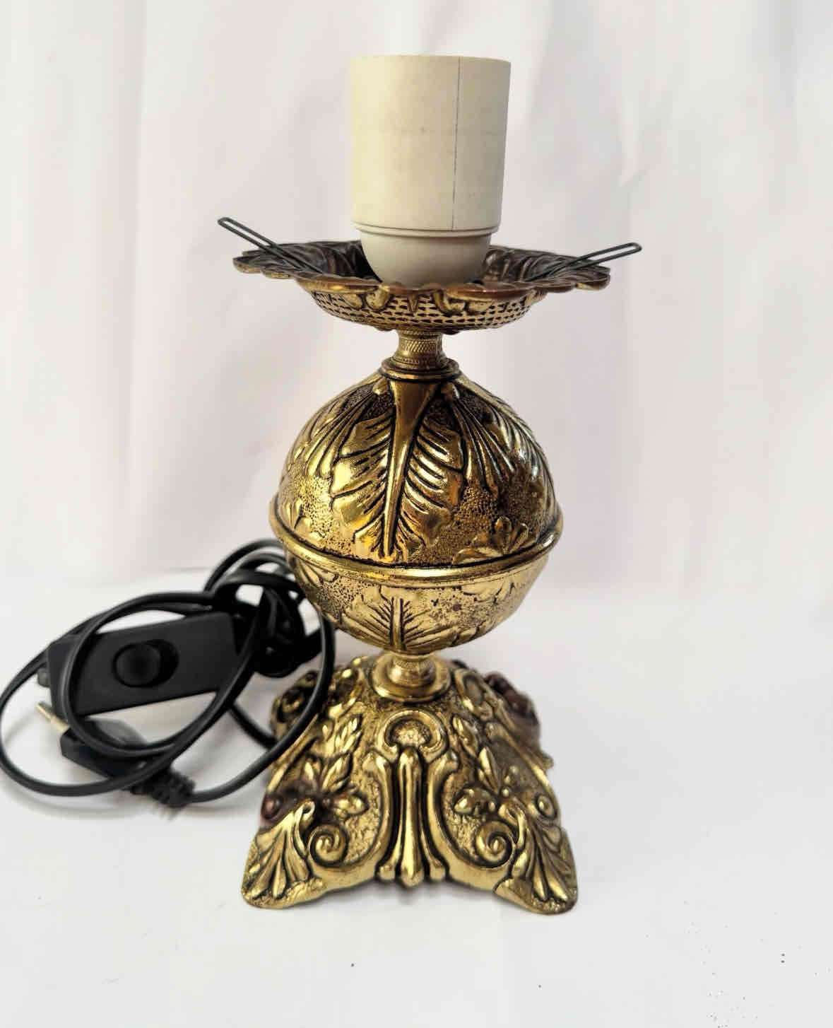 Lámpara vintage de mesa dorada - miniatura 2