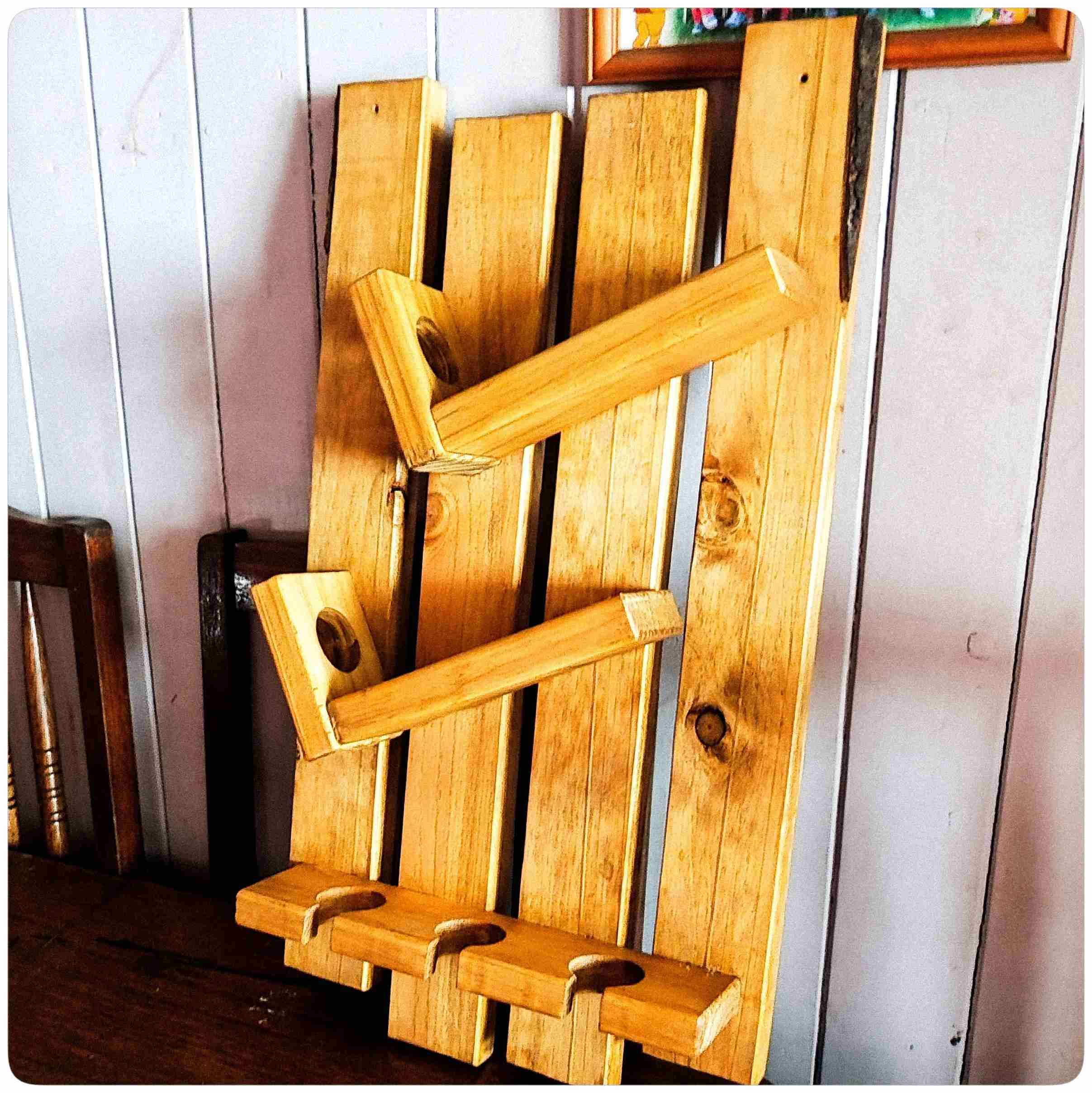 Botellero de madera rústica