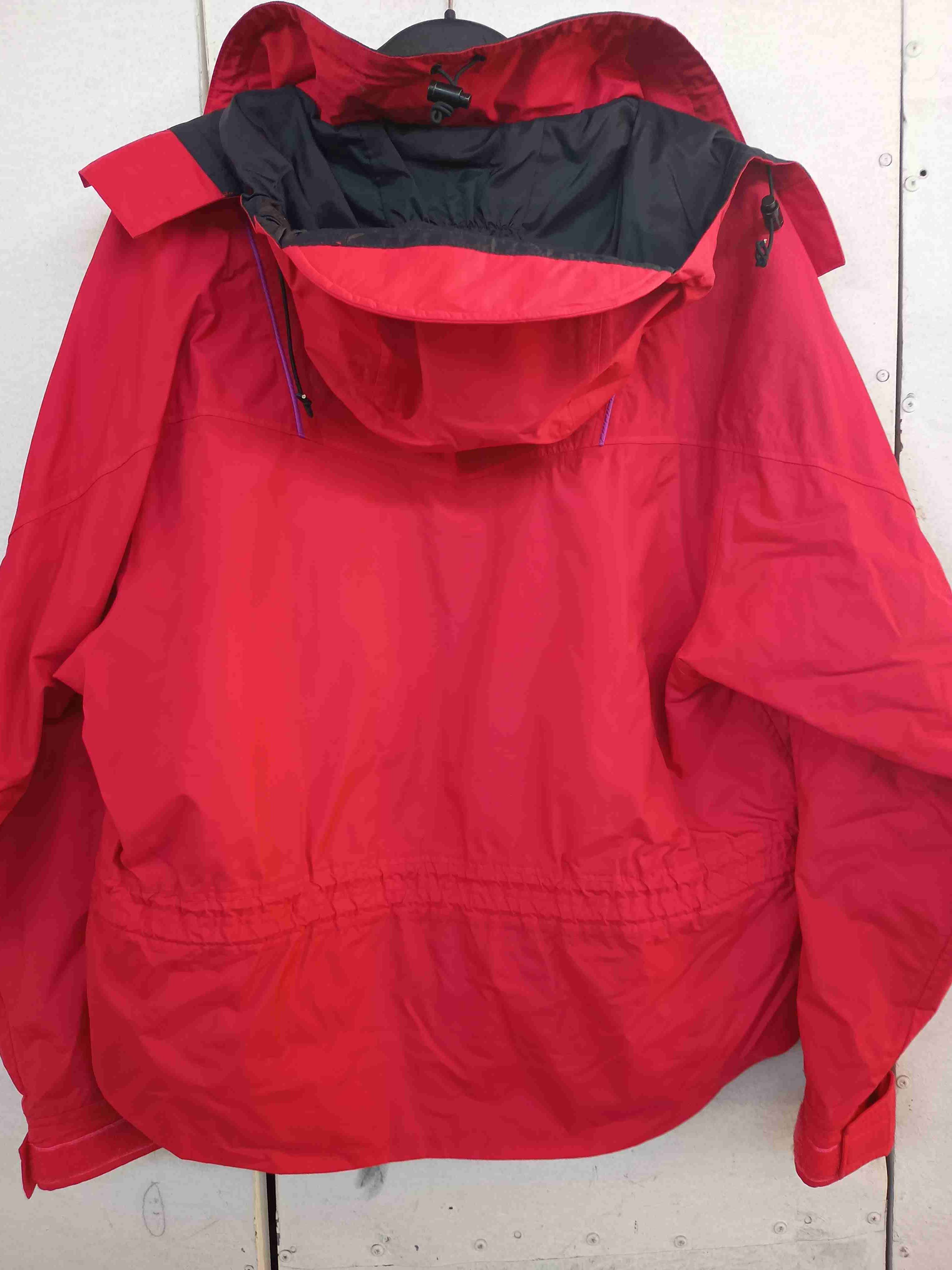 Chaqueta roja impermeable outdoor - miniatura 4