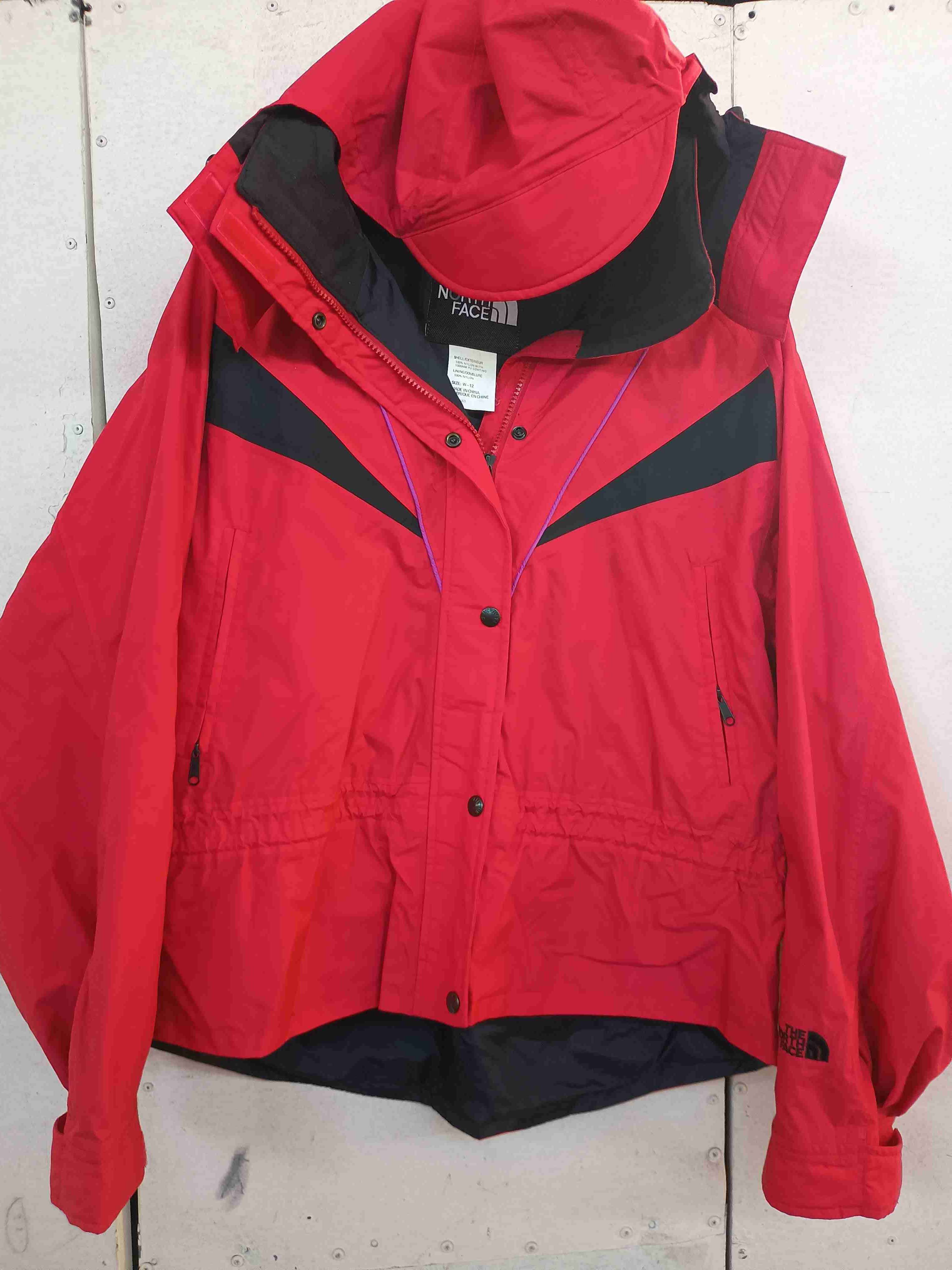 Chaqueta roja impermeable outdoor - miniatura 5