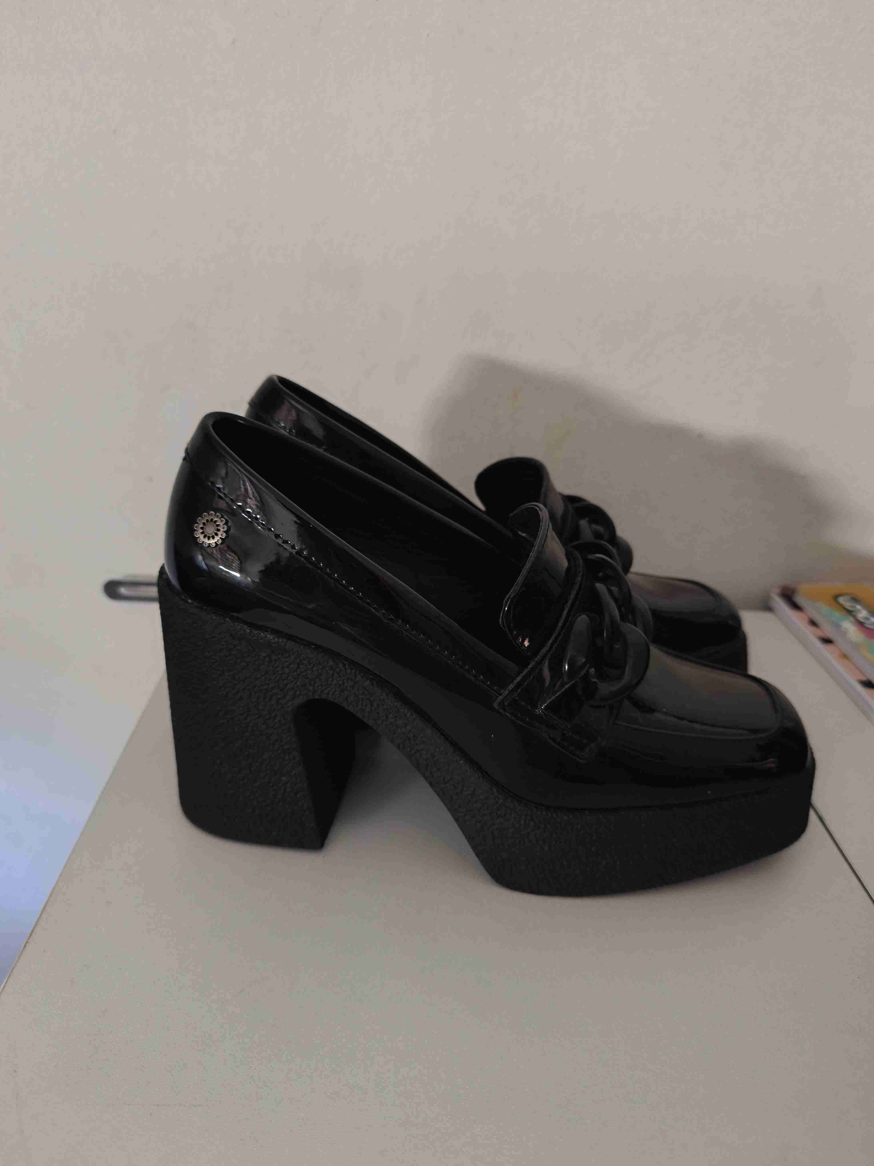 Zapatos de charol negro con plataforma - miniatura 2