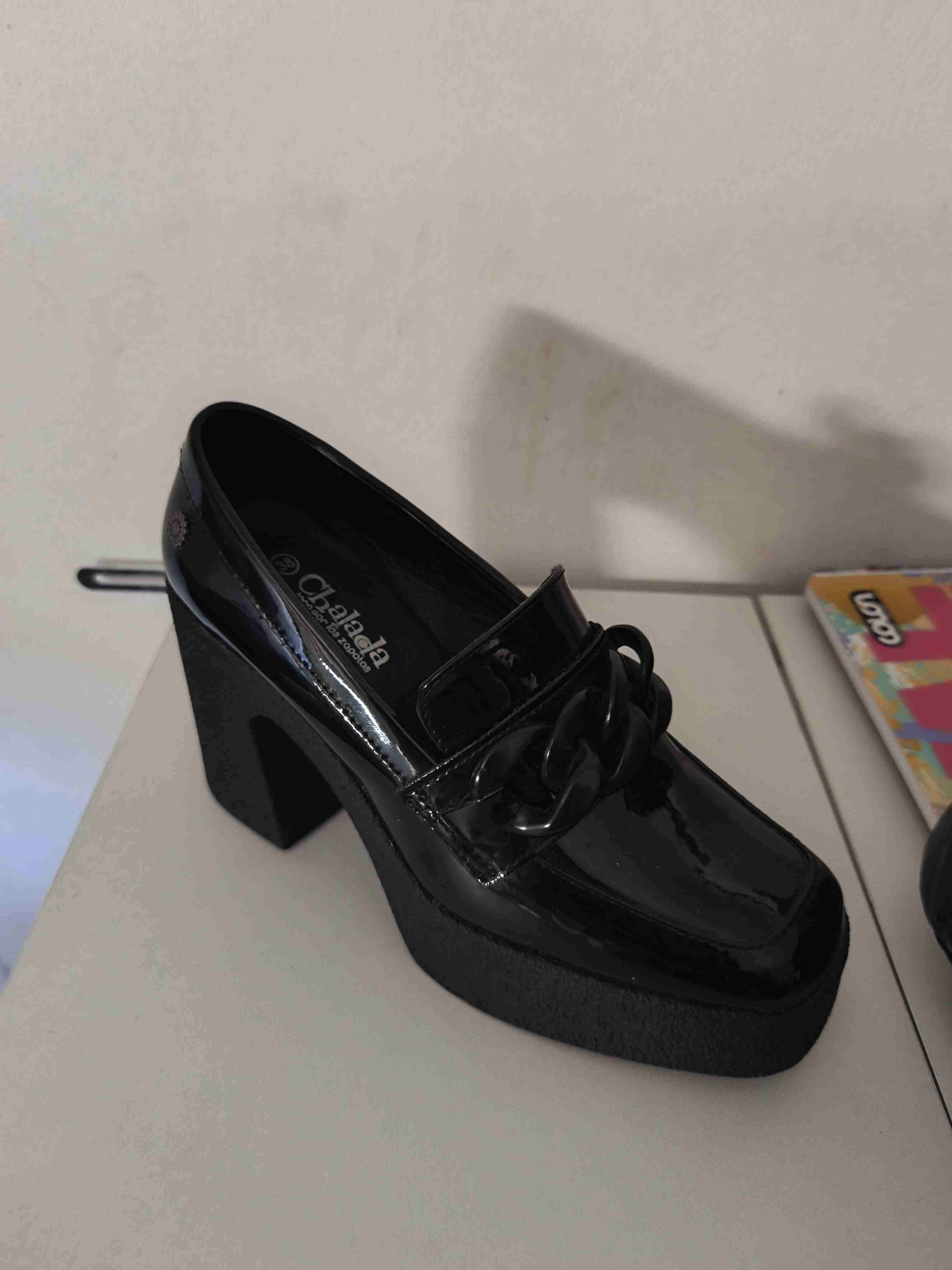 Zapatos de charol negro con plataforma - miniatura 4