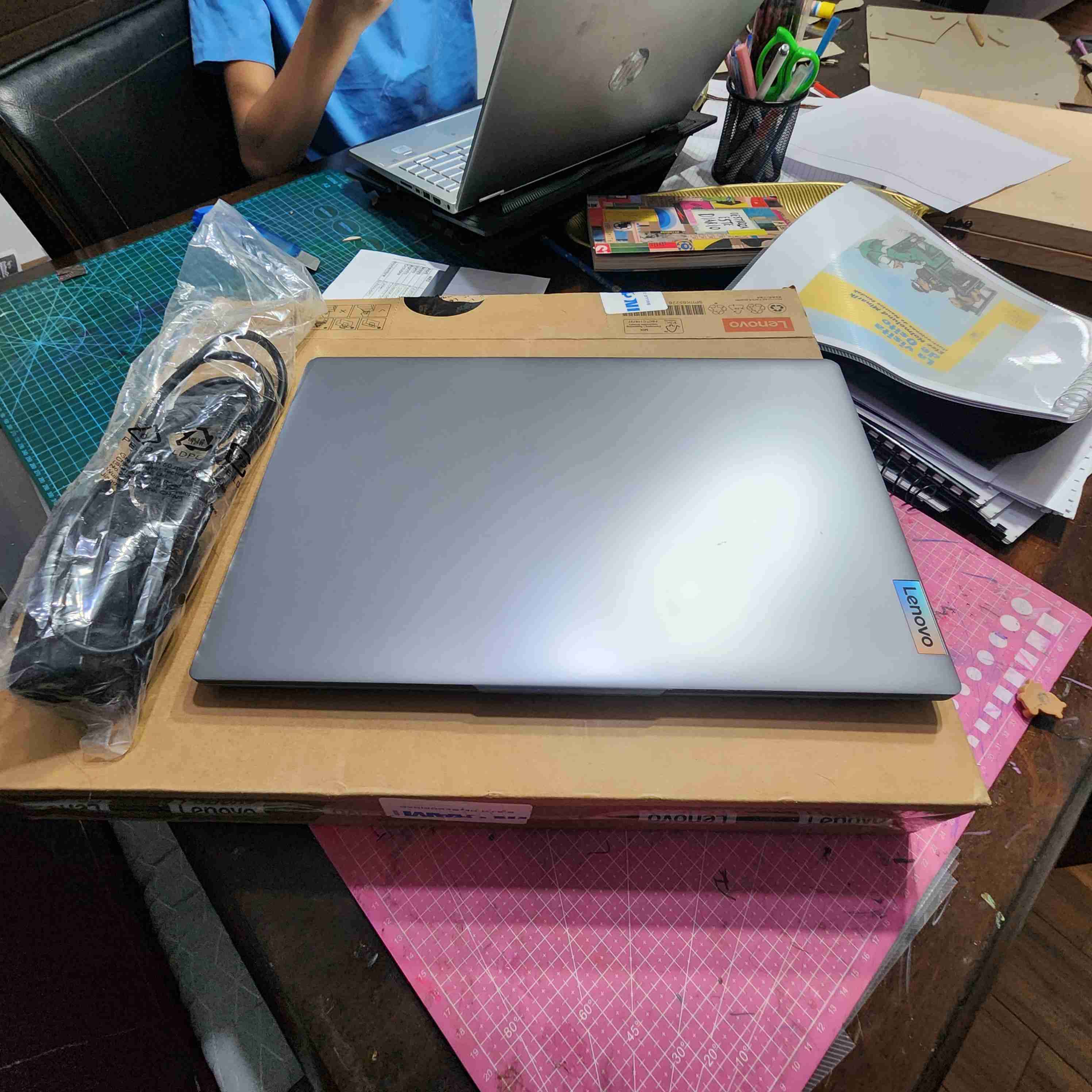 Laptop Lenovo AMD Ryzen - miniatura 3