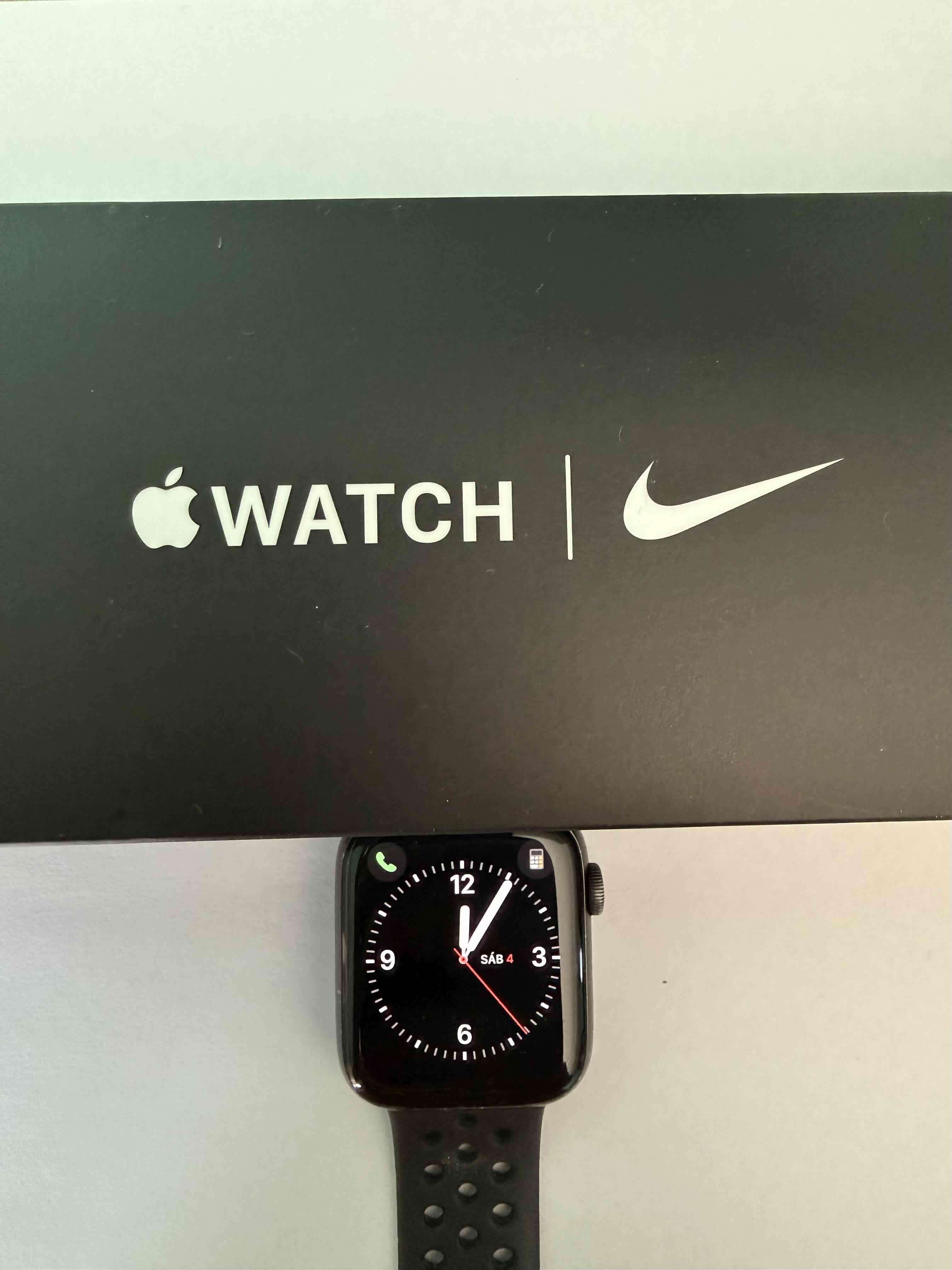 Apple Watch SE Nike edición 4mm - miniatura 1