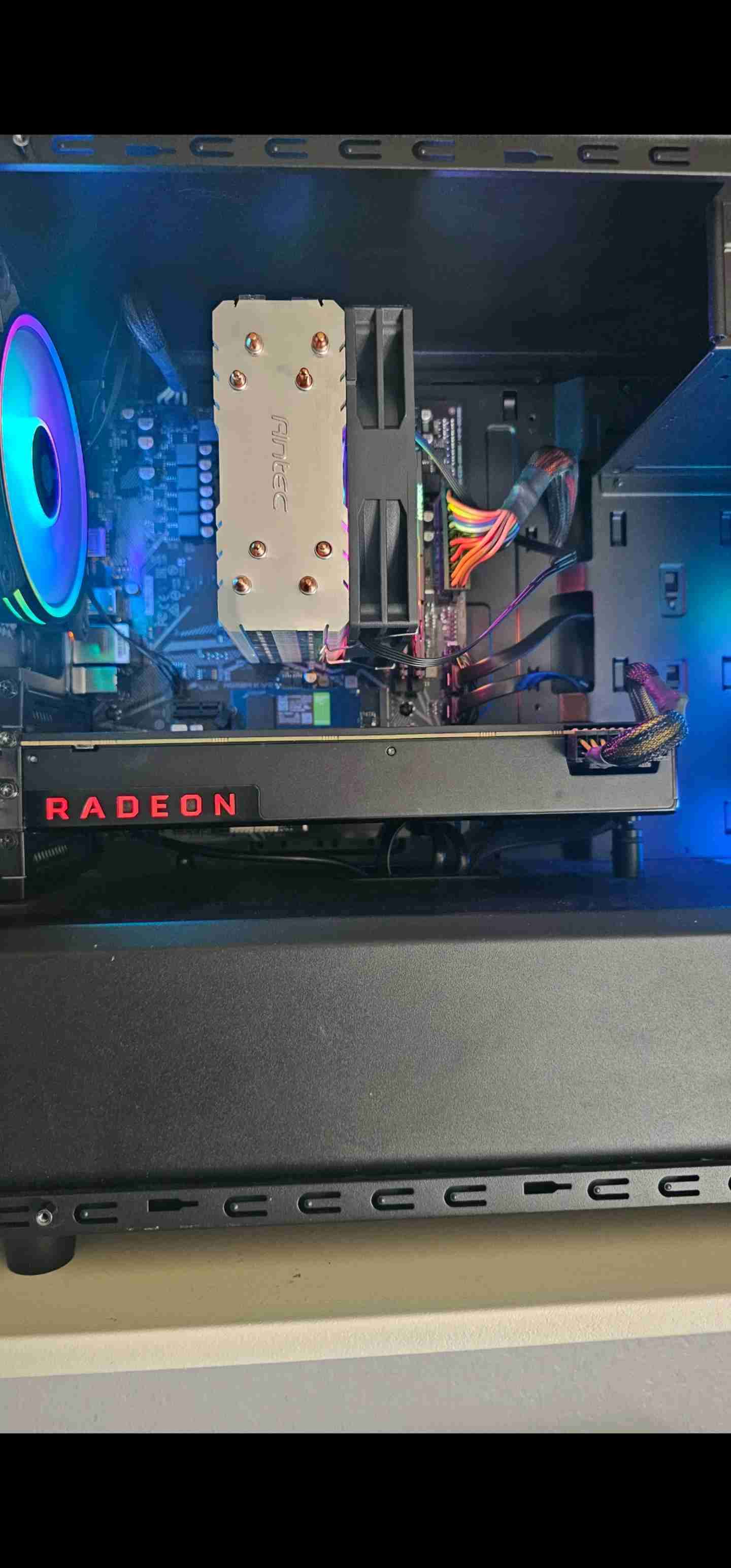 Radeon rx vega 56 de msi - miniatura 1