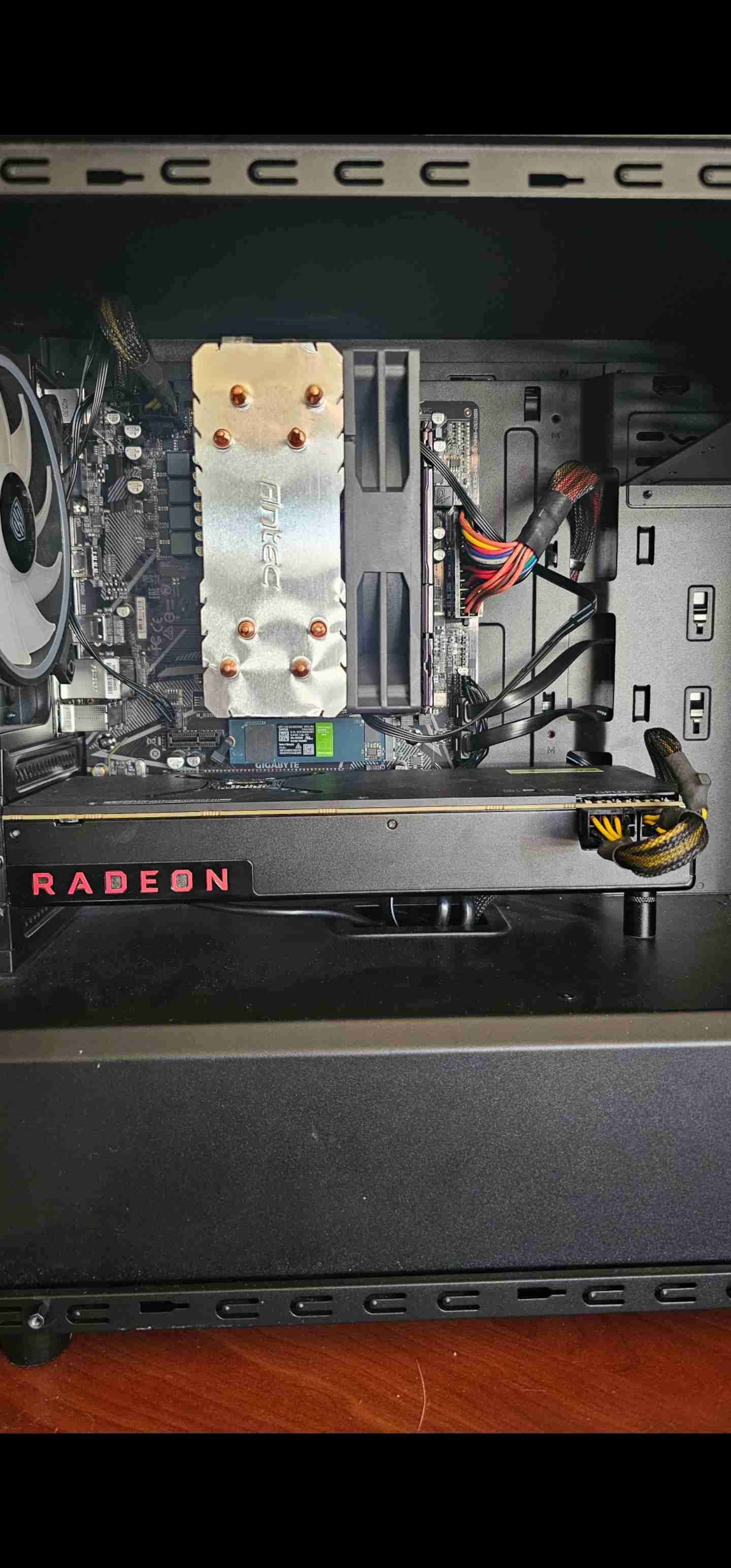 Radeon rx vega 56 de msi - miniatura 2