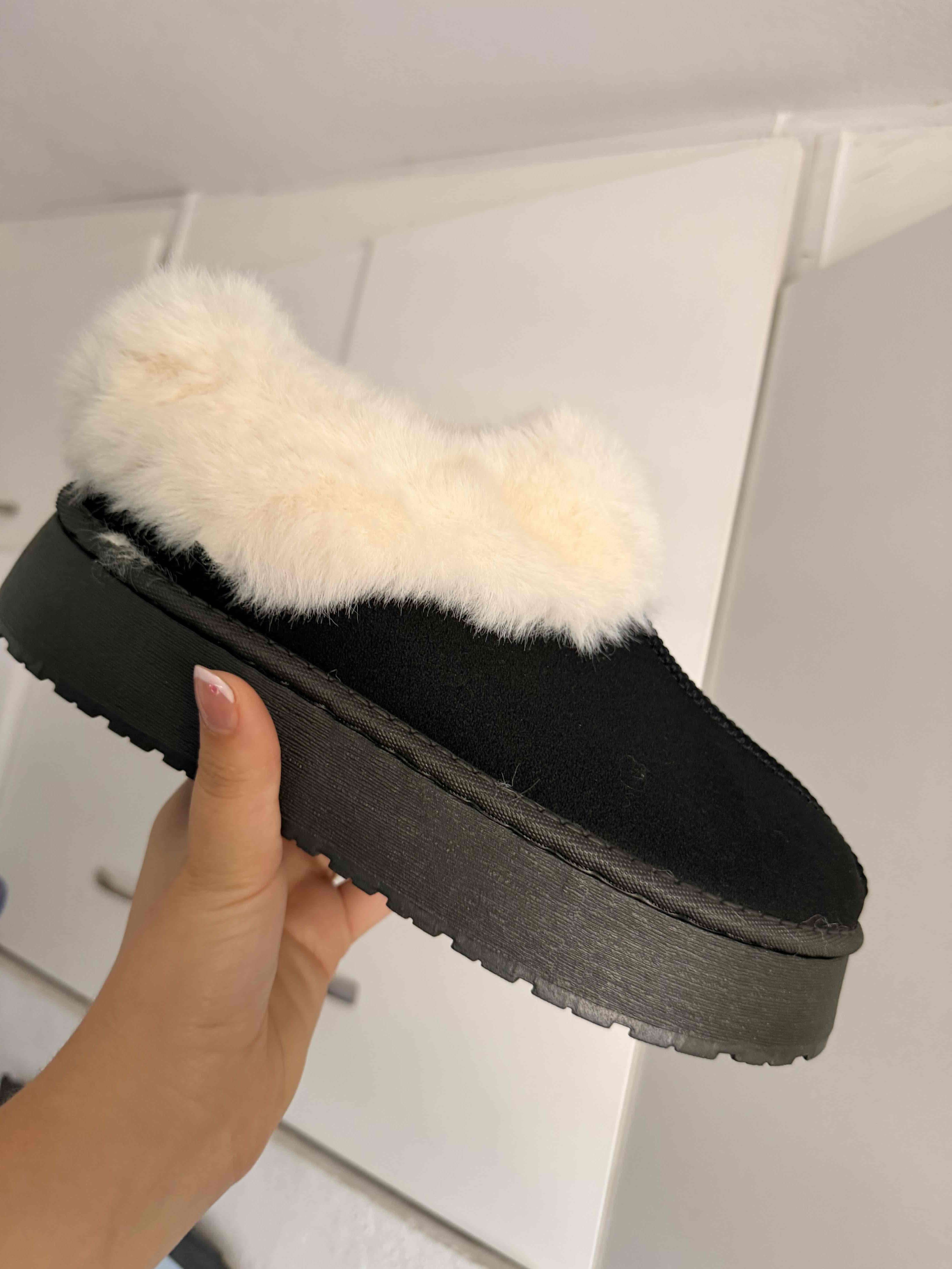 Zapatillas negras forradas peludas