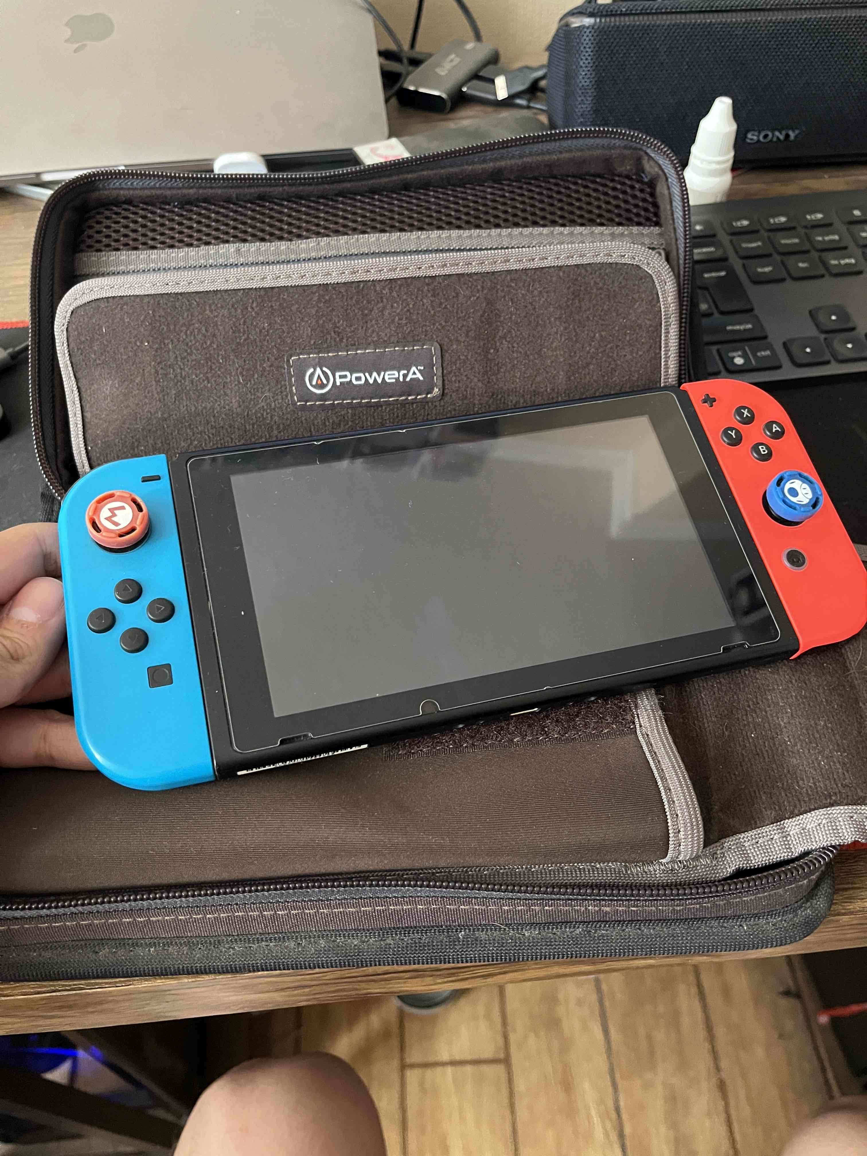 Nintendo Switch v2 con estuche PowerA - miniatura 1