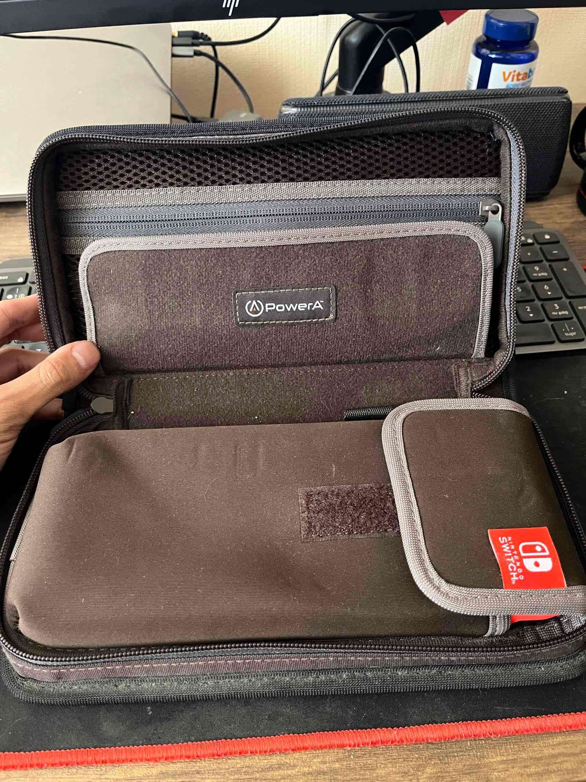 Nintendo Switch v2 con estuche PowerA - miniatura 6