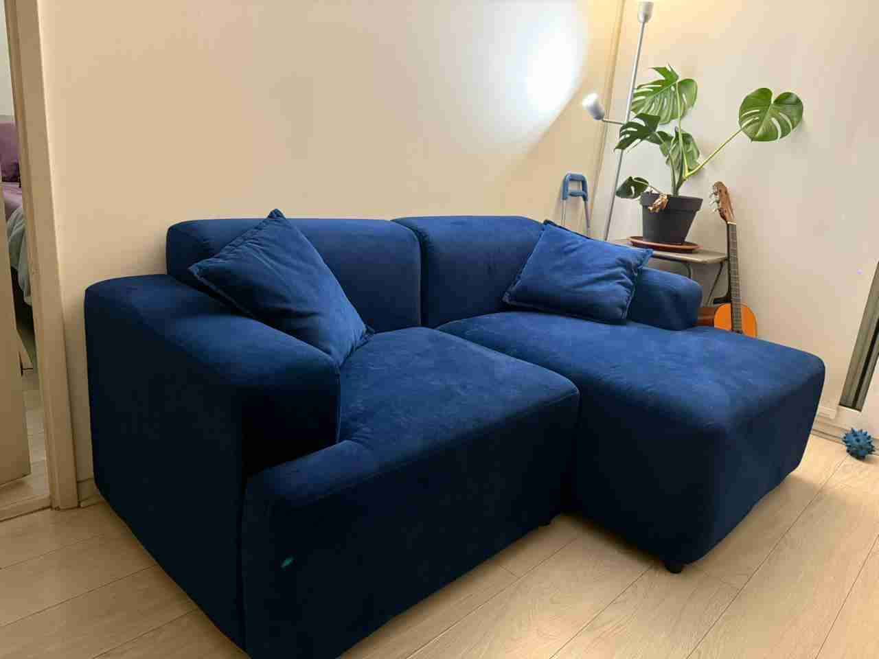 Sofá esquinero azul - miniatura 1