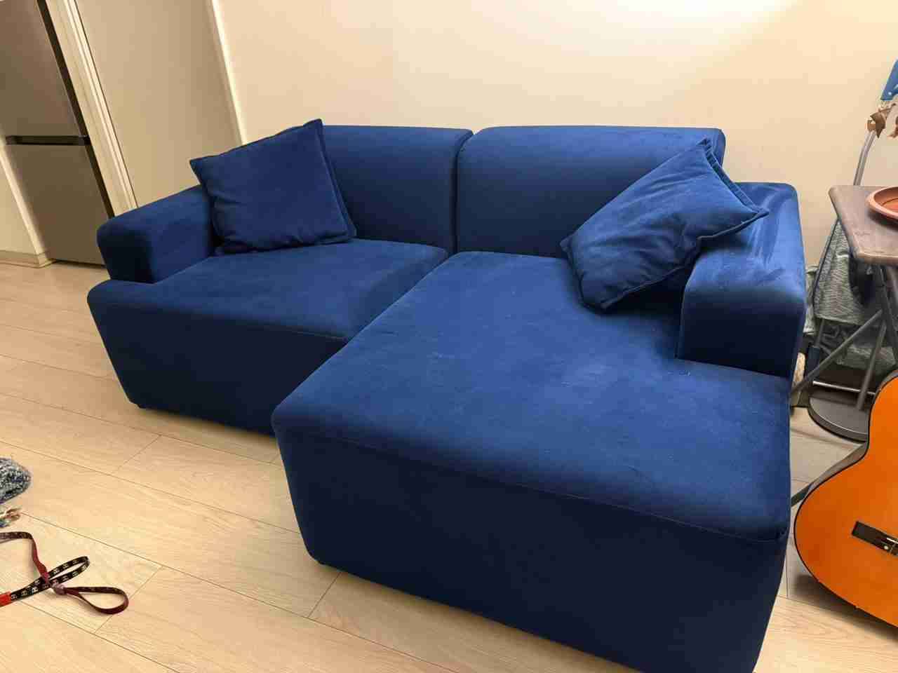 Sofá esquinero azul - miniatura 2