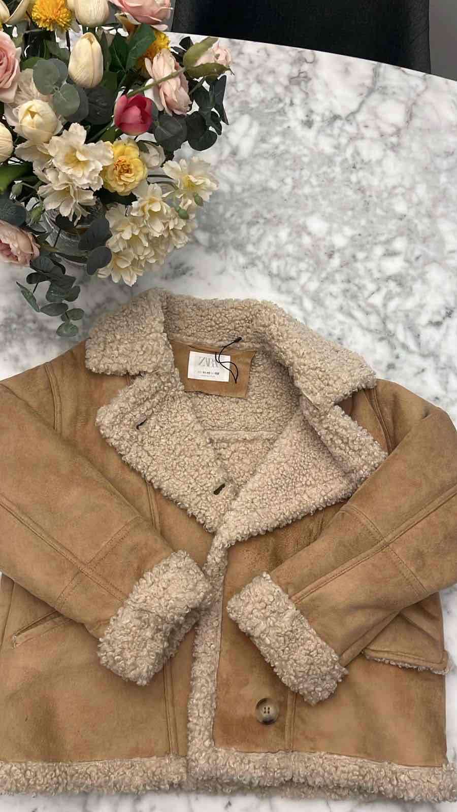 Chaqueta de piel sintética beige niña
