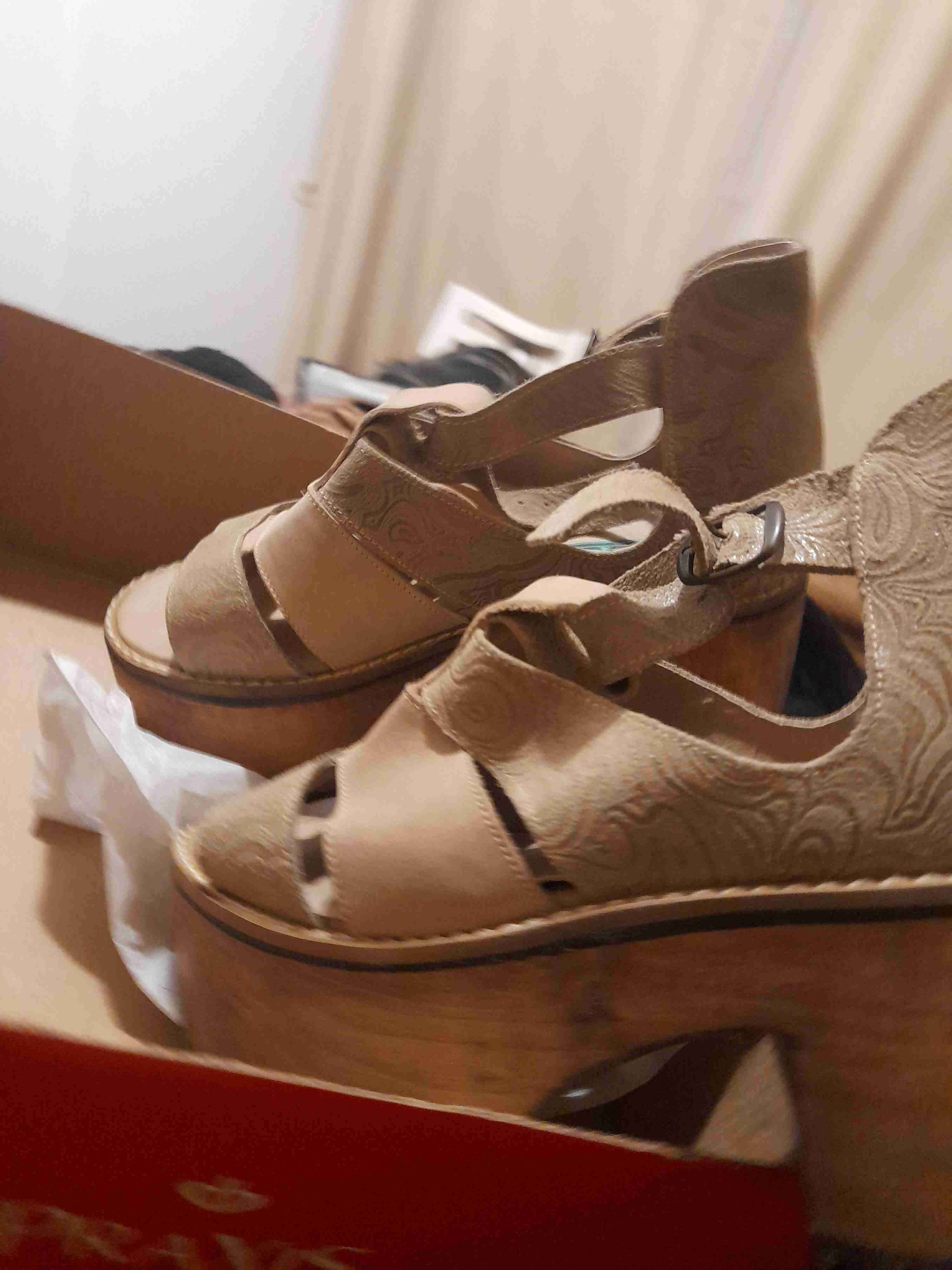 Sandalias de plataforma beige - miniatura 1