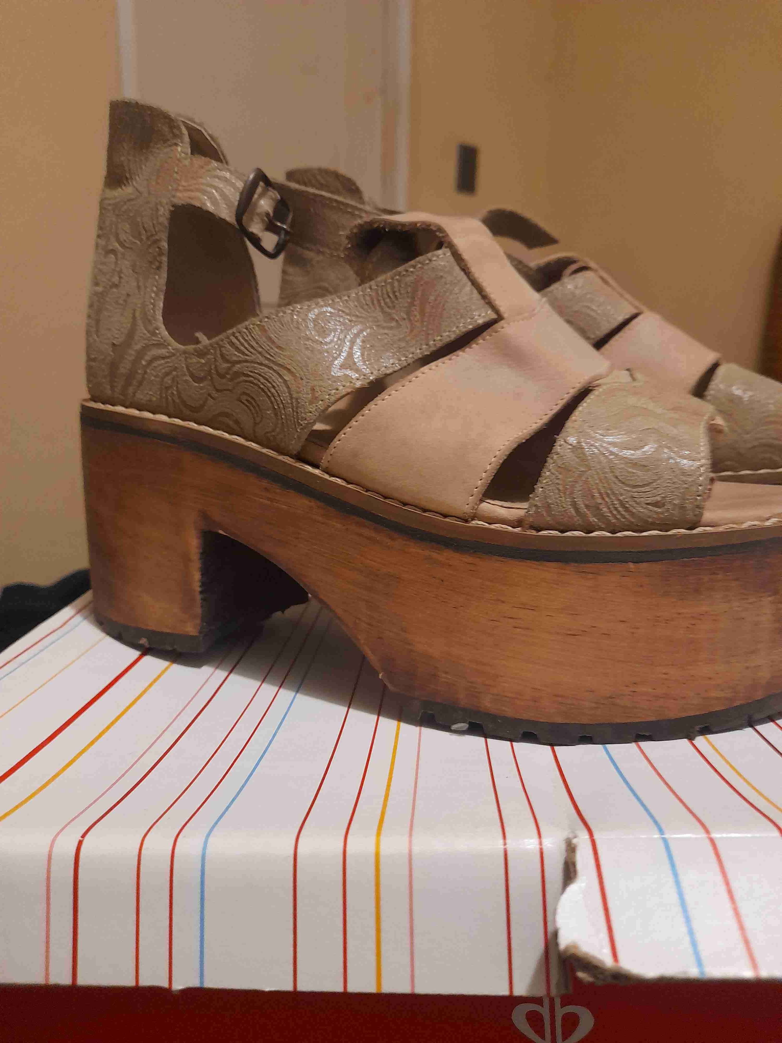 Sandalias de plataforma beige - miniatura 3