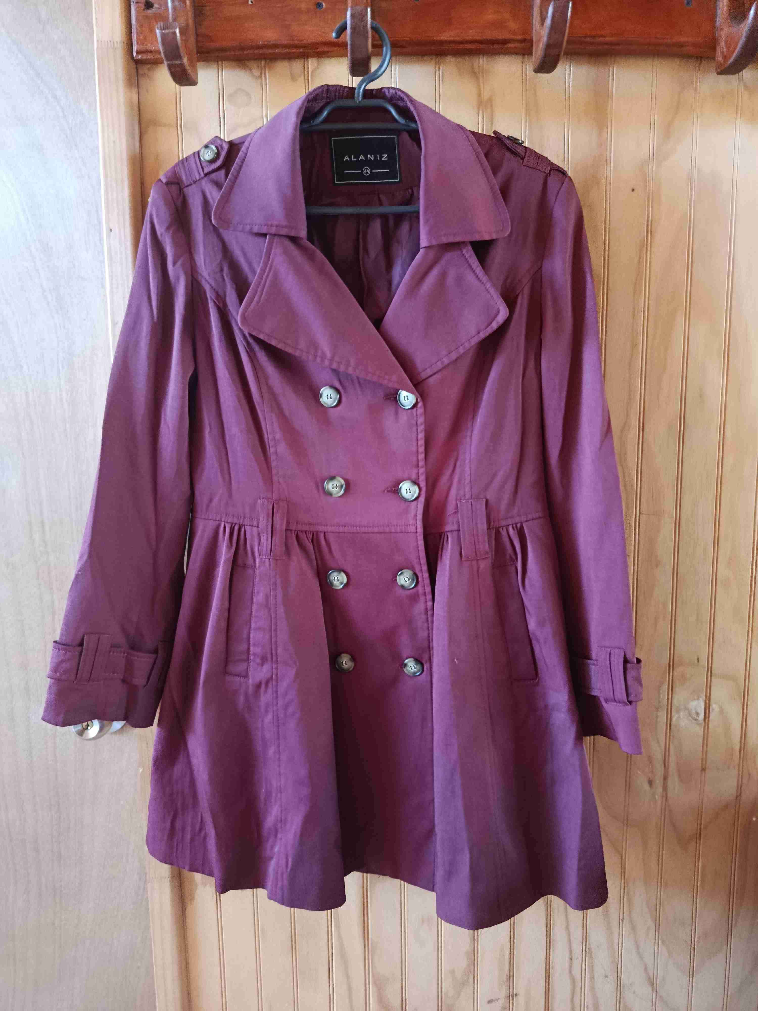 Abrigo burdeo para mujer - miniatura 1