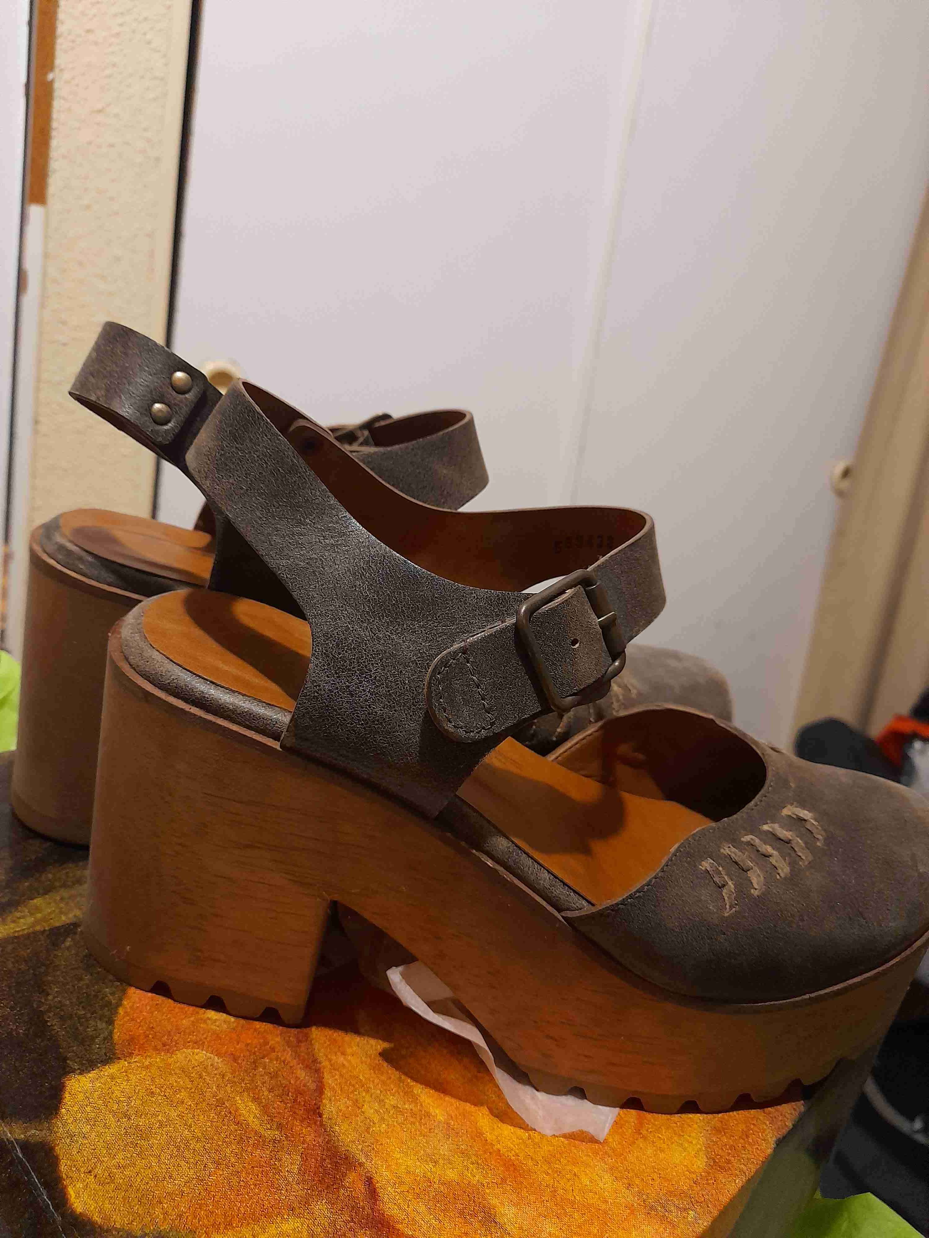 Sandalias con taco grueso café