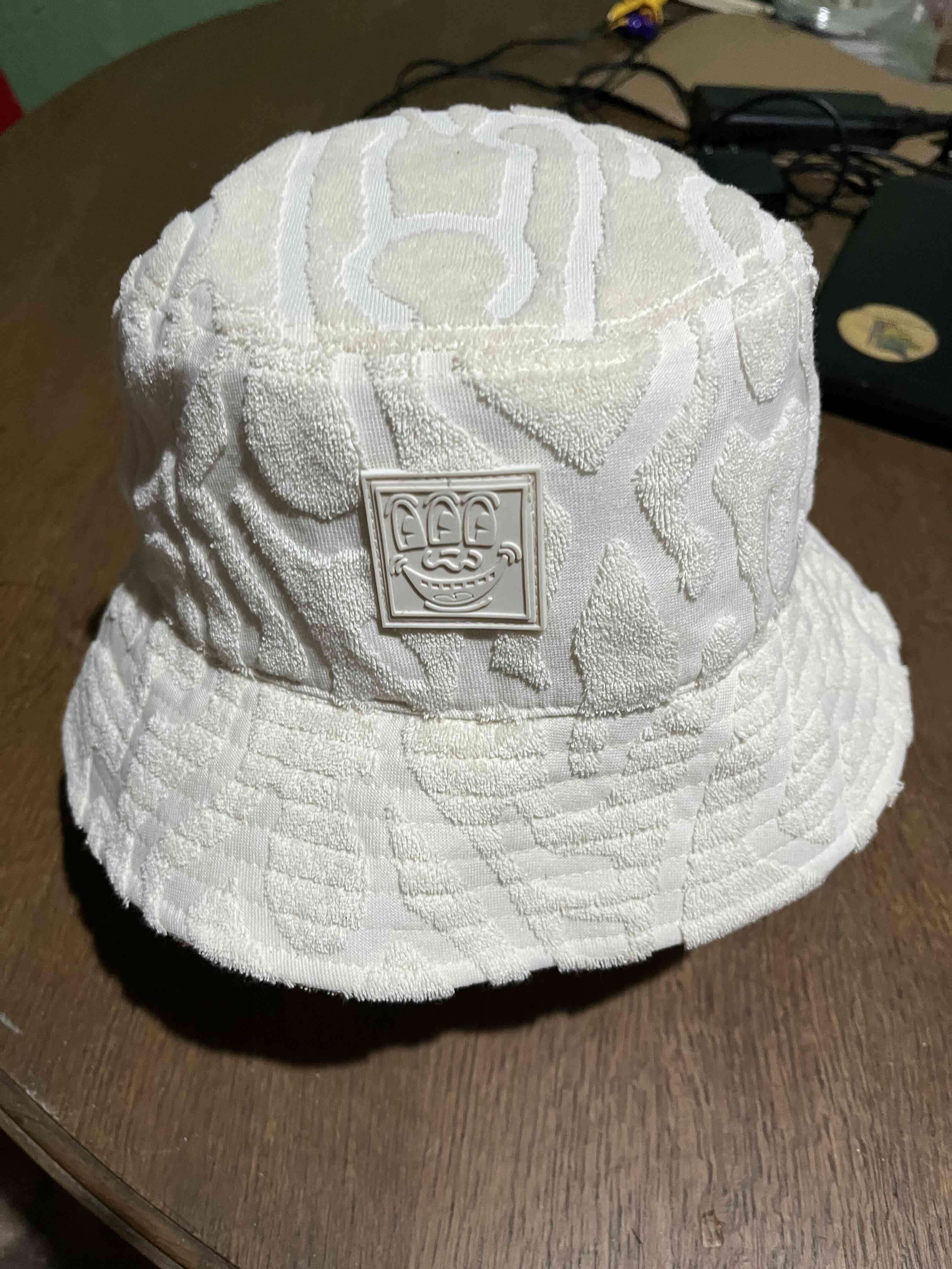 H&M Sombrero blanco con diseño - miniatura 2