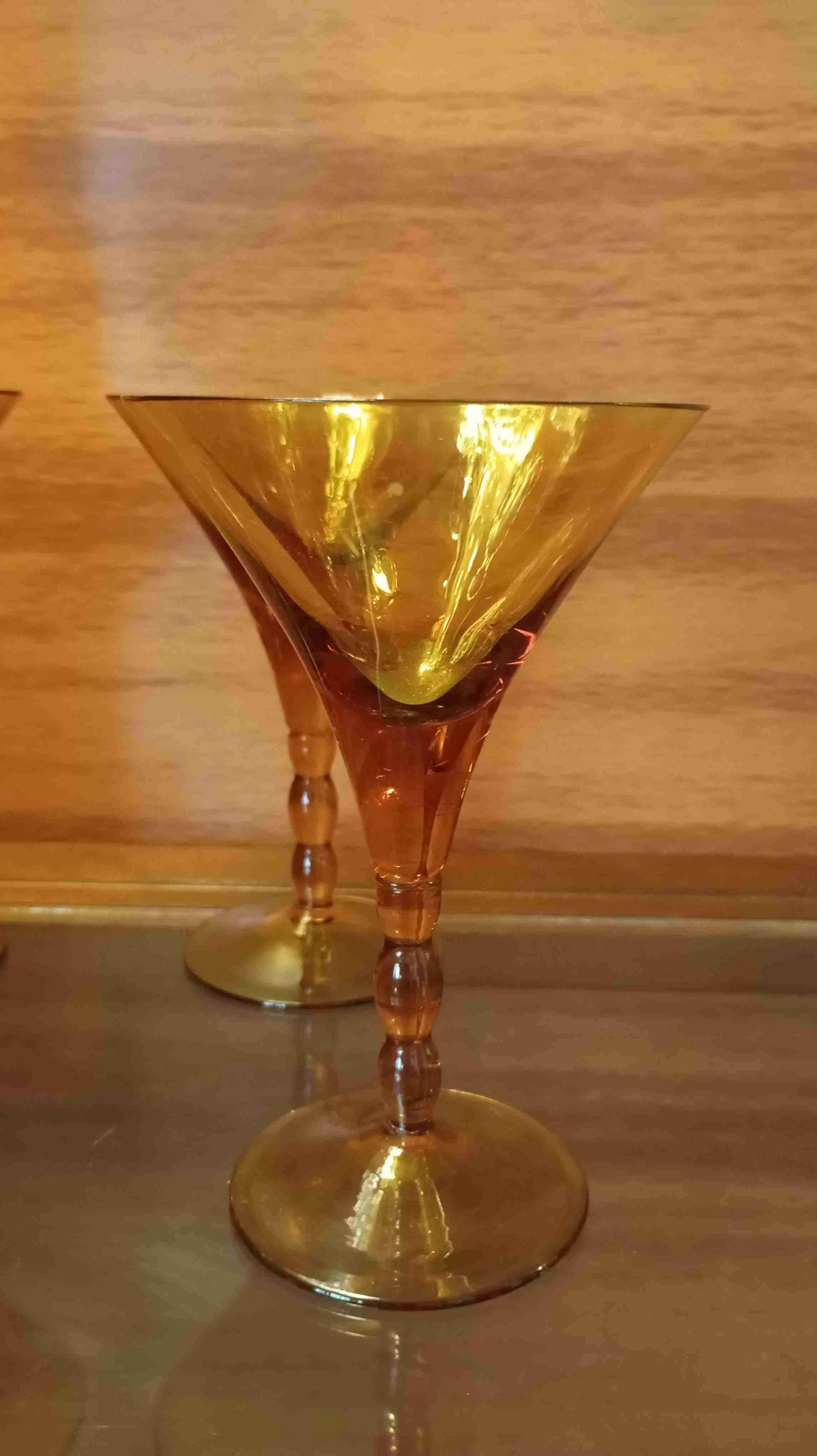 Juego de copas de martini retro. - miniatura 2