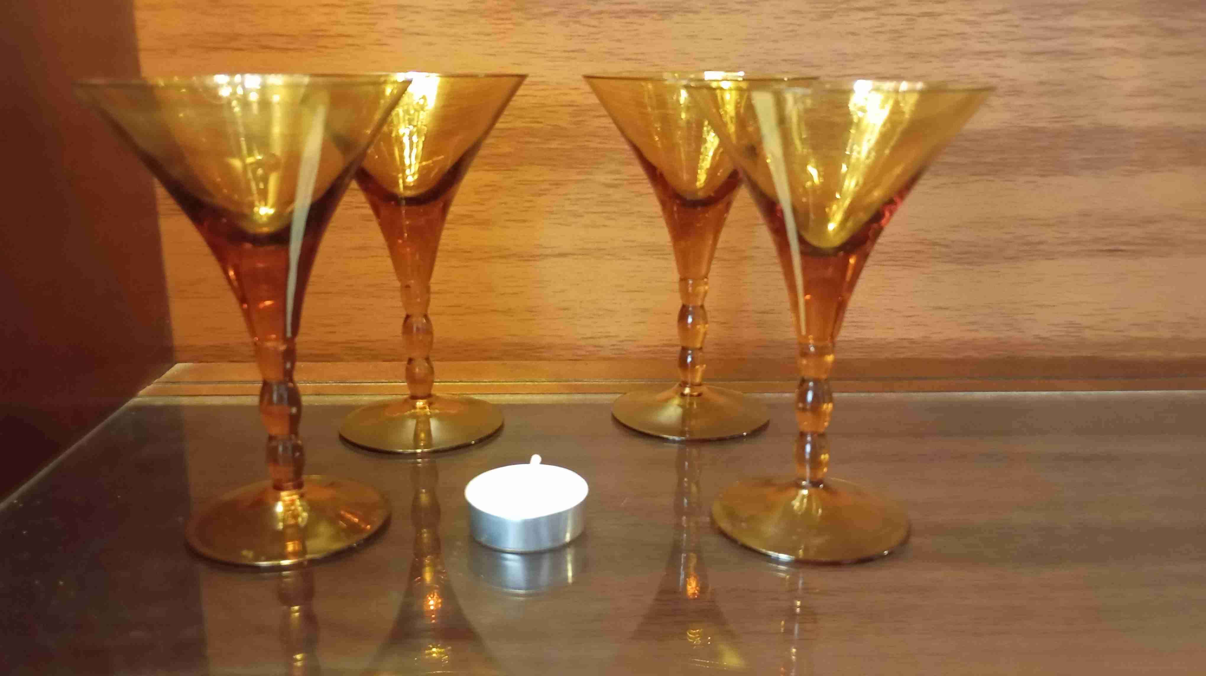 Juego de copas de martini retro. - miniatura 3