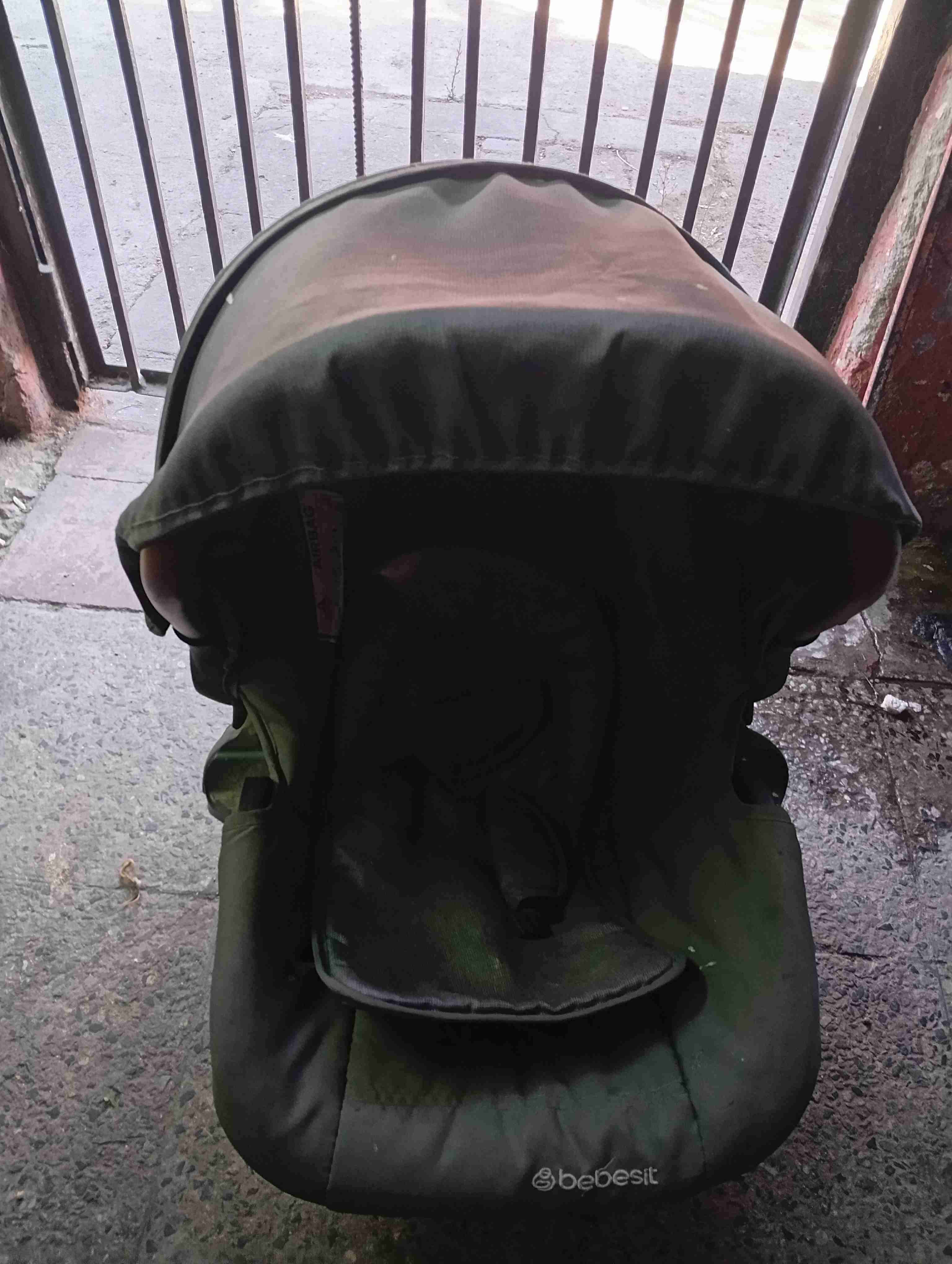 Coche de bebé gris usado - miniatura 3