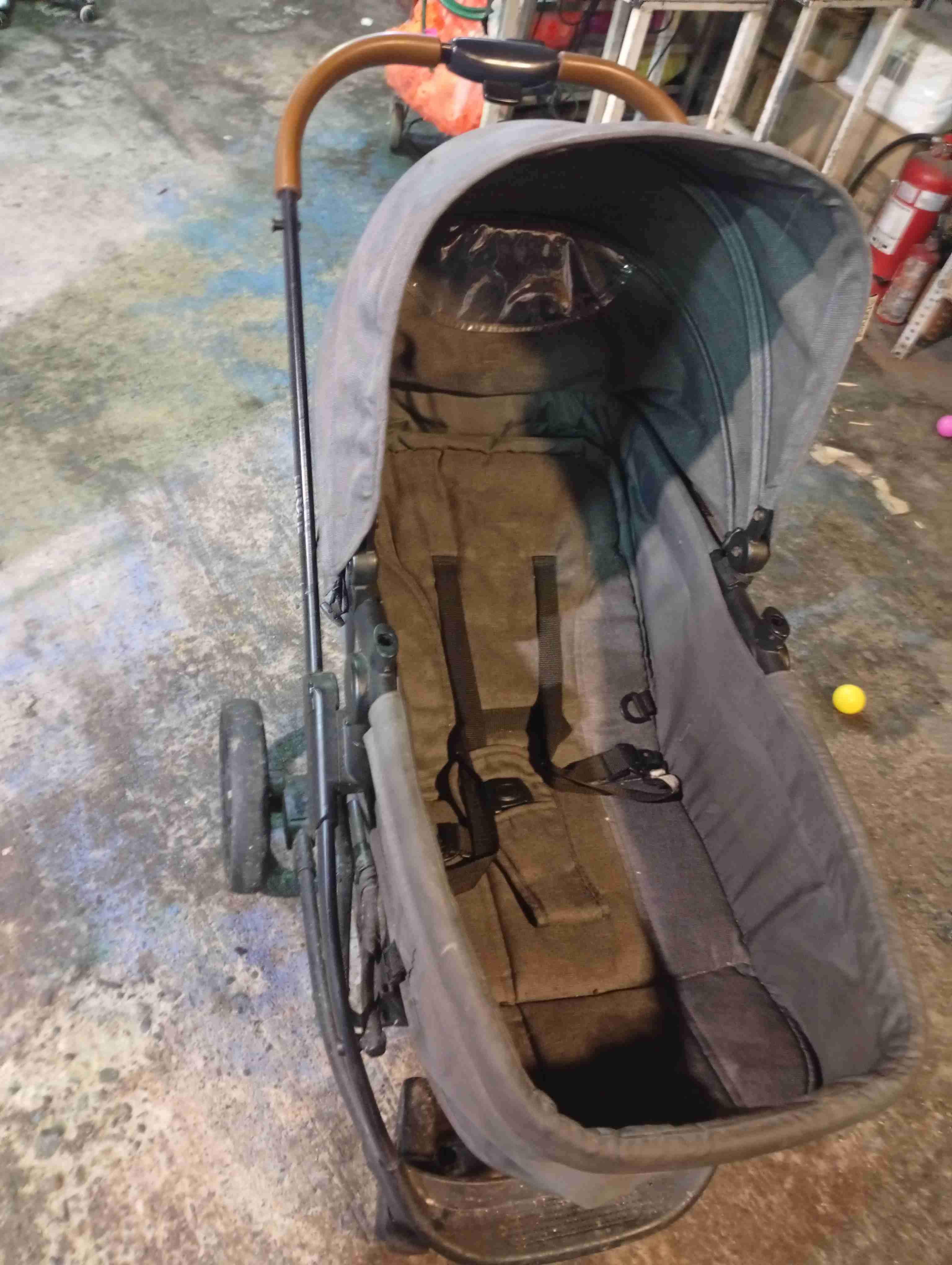 Coche de bebé gris usado - miniatura 4