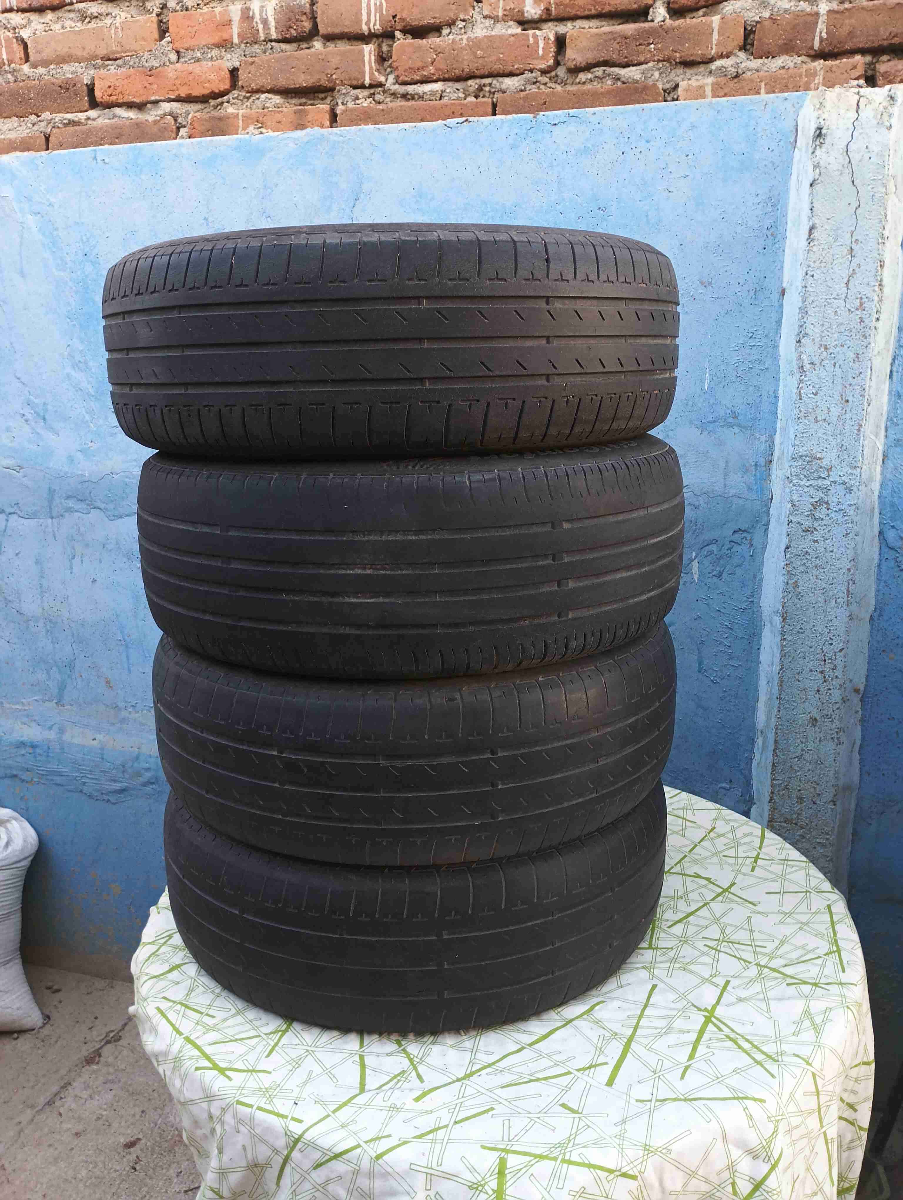 Juego de 4 neumáticos usados - miniatura 2