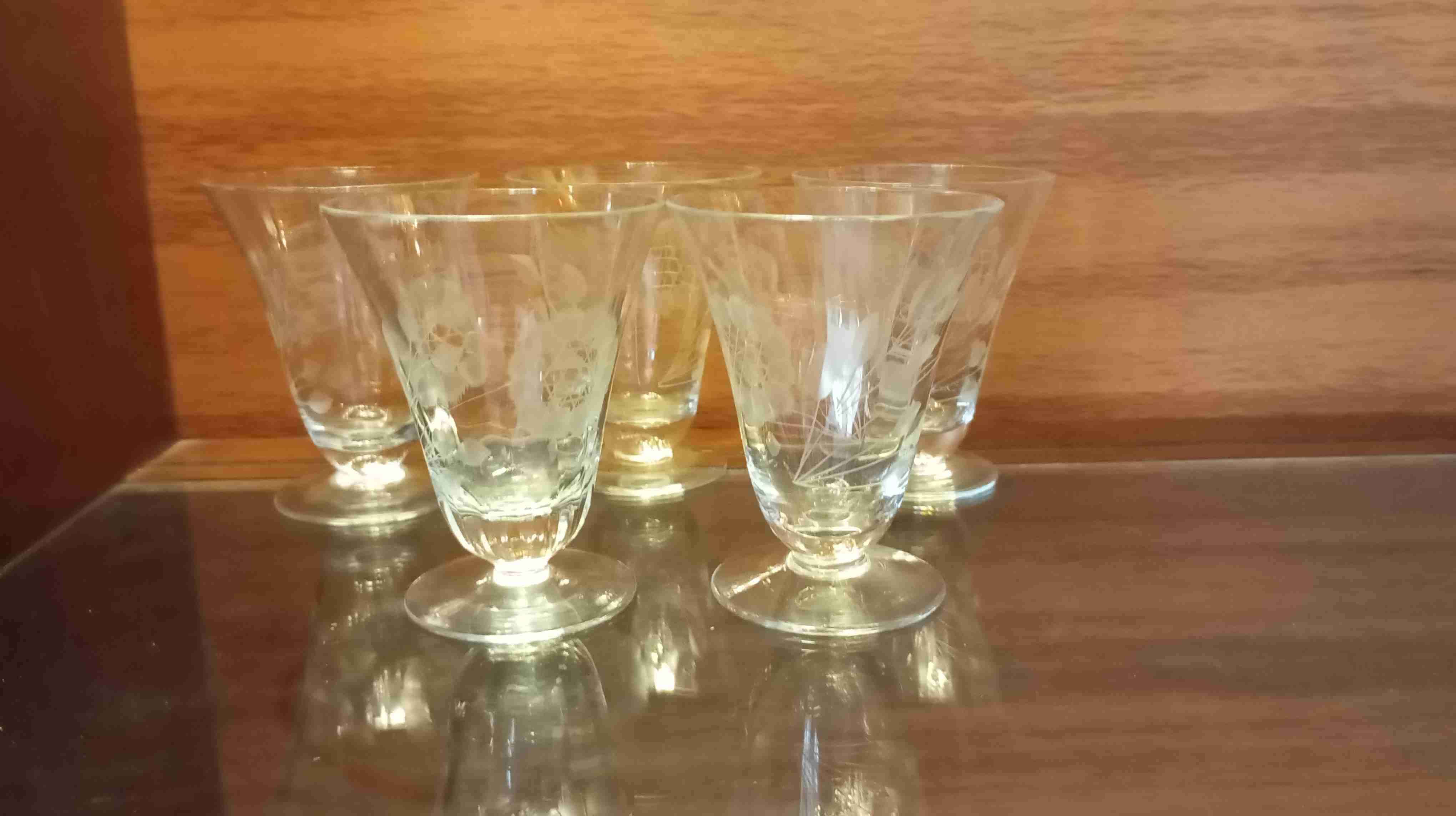 Set de copas de vidrio con grabado - miniatura 2