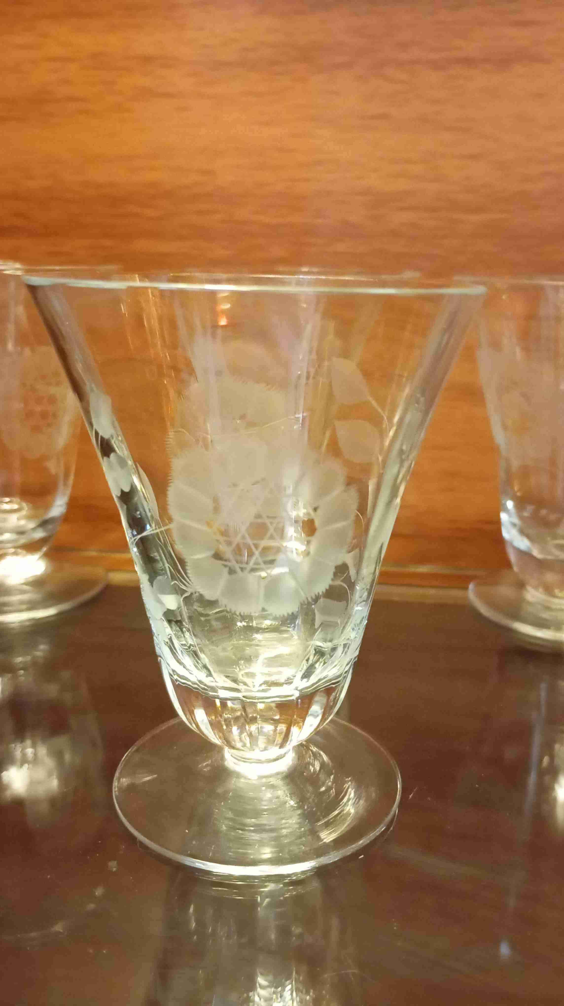 Set de copas de vidrio con grabado - miniatura 3