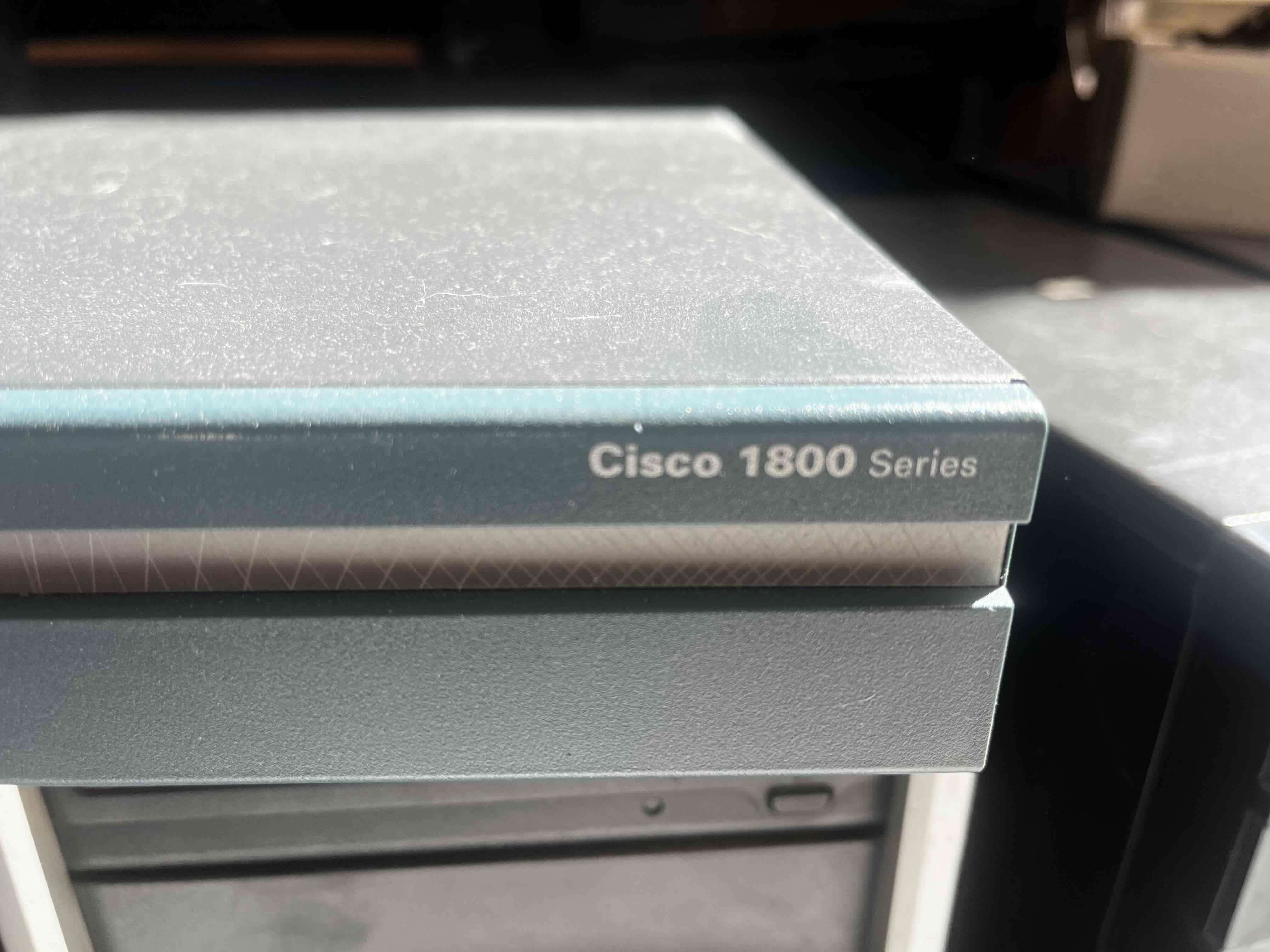 Router Cisco 1800 Series - miniatura 1