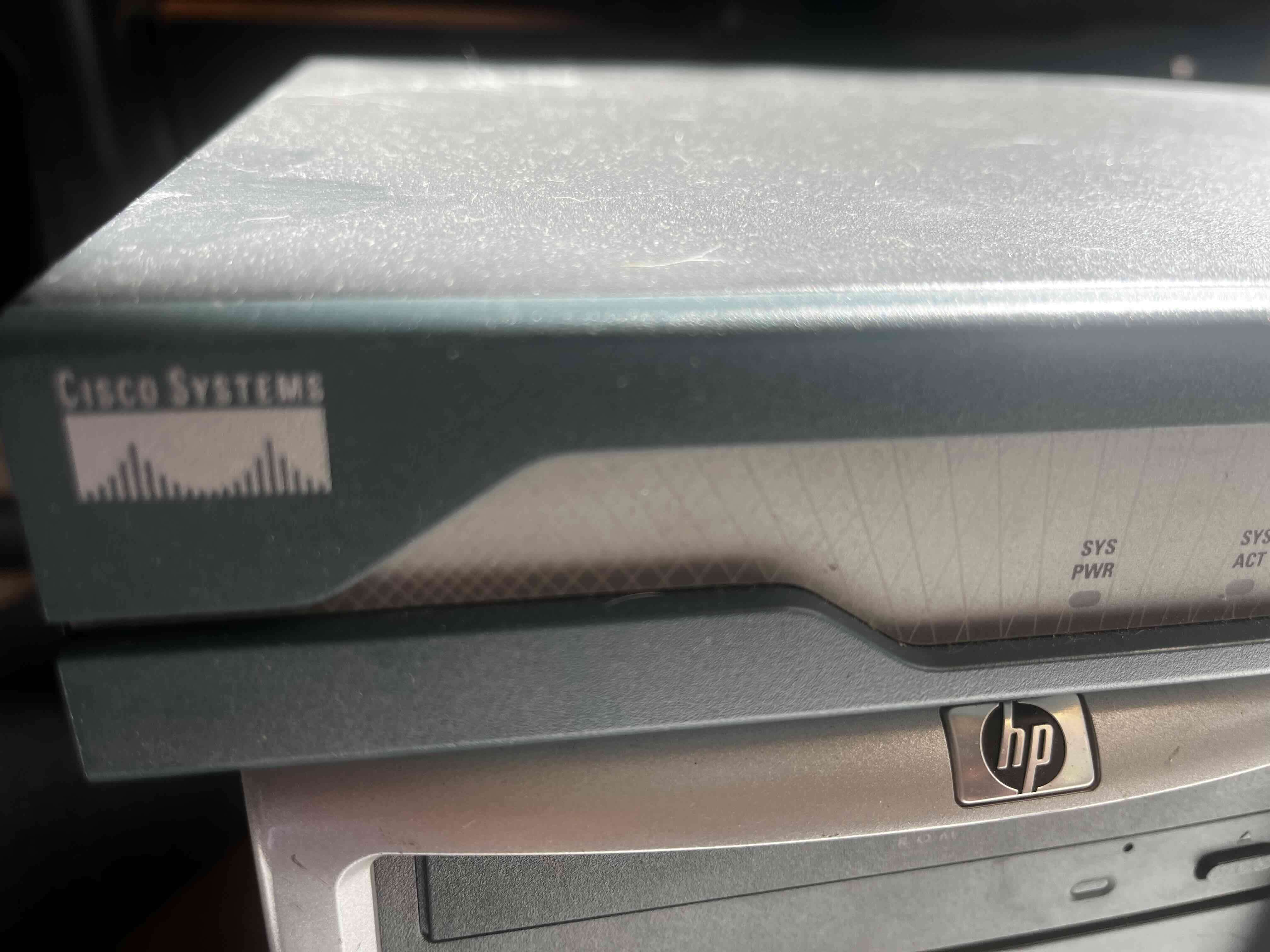 Router Cisco 1800 Series - miniatura 2